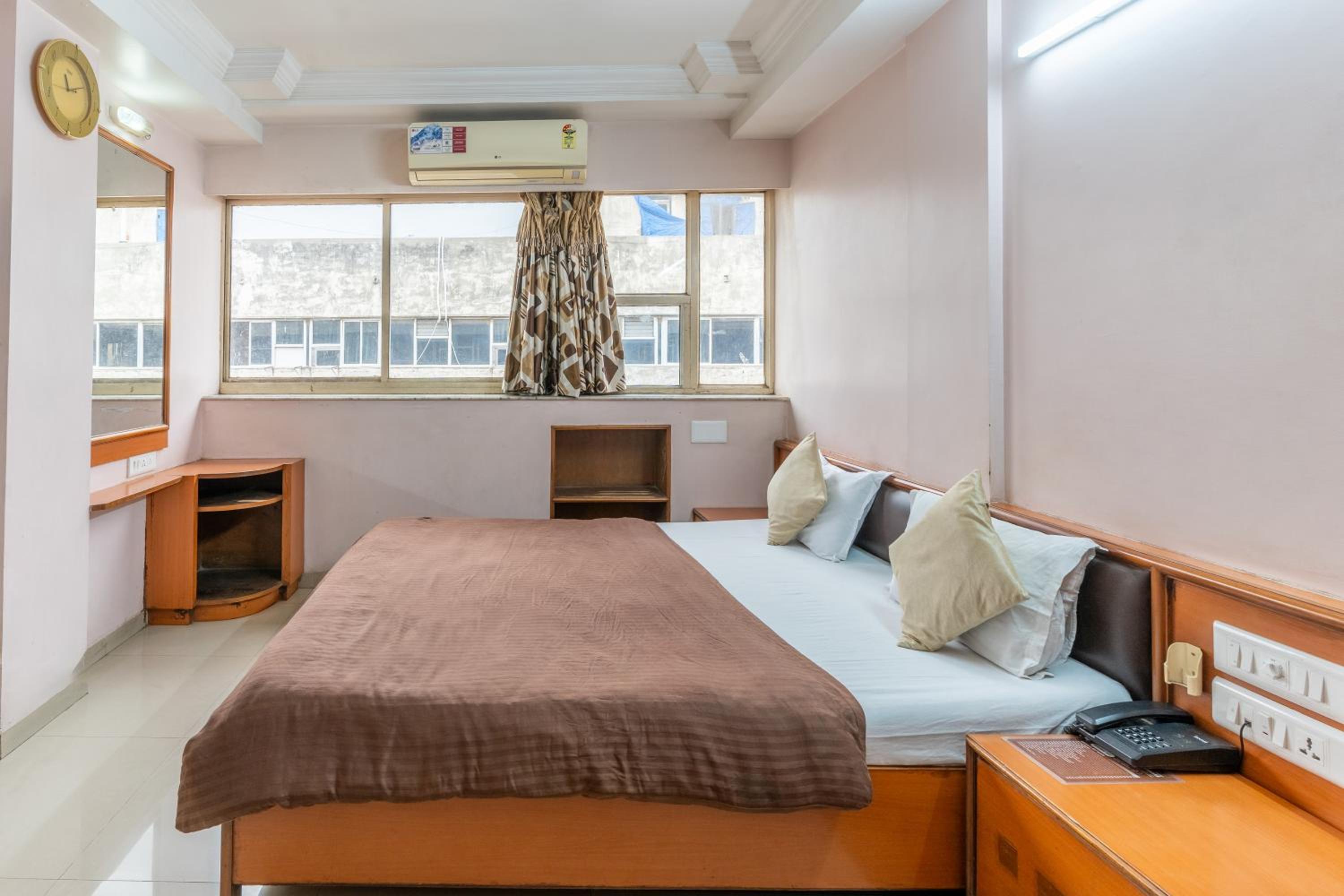 Standard Double Room - Photo 3