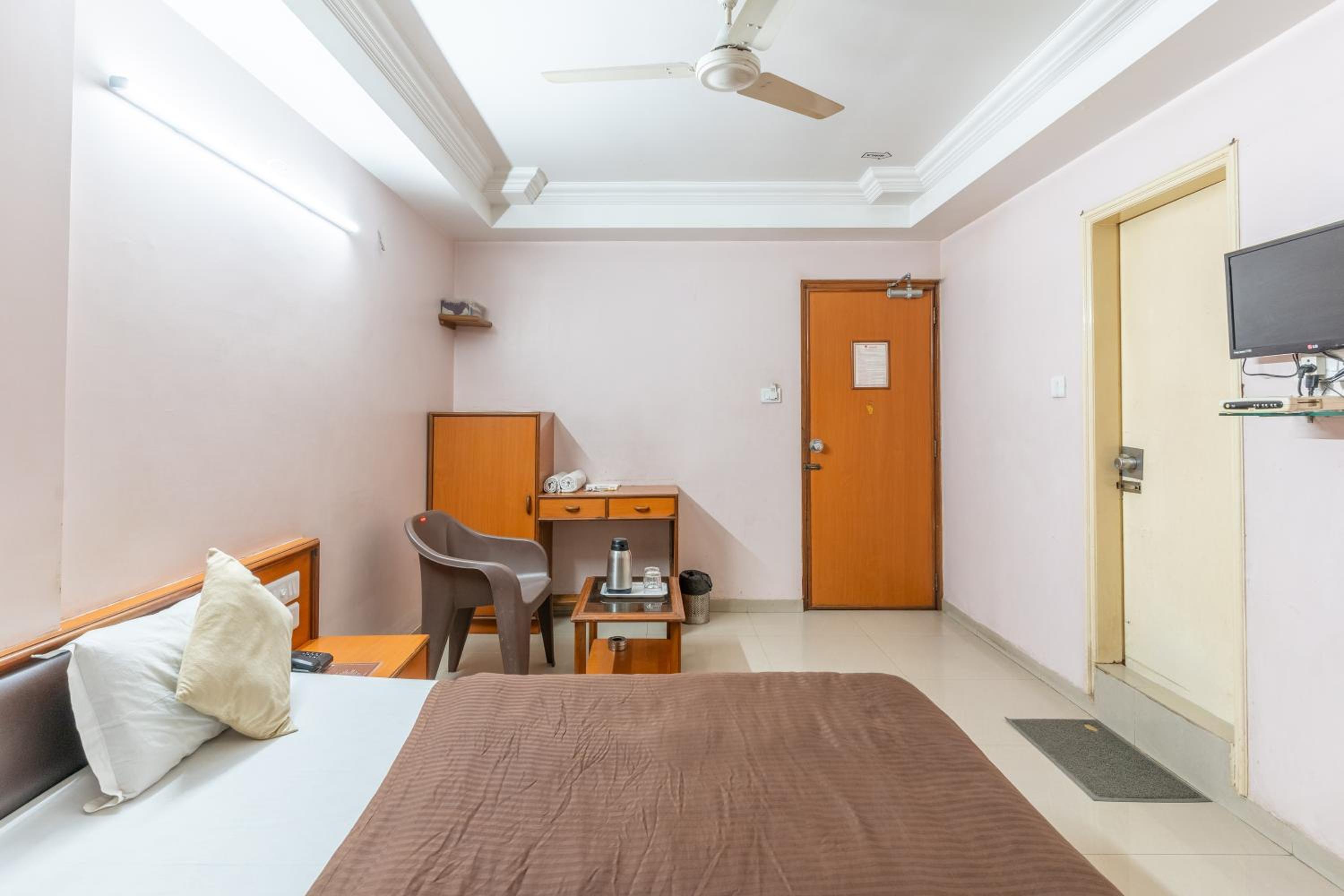 Standard Double Room - Photo 10