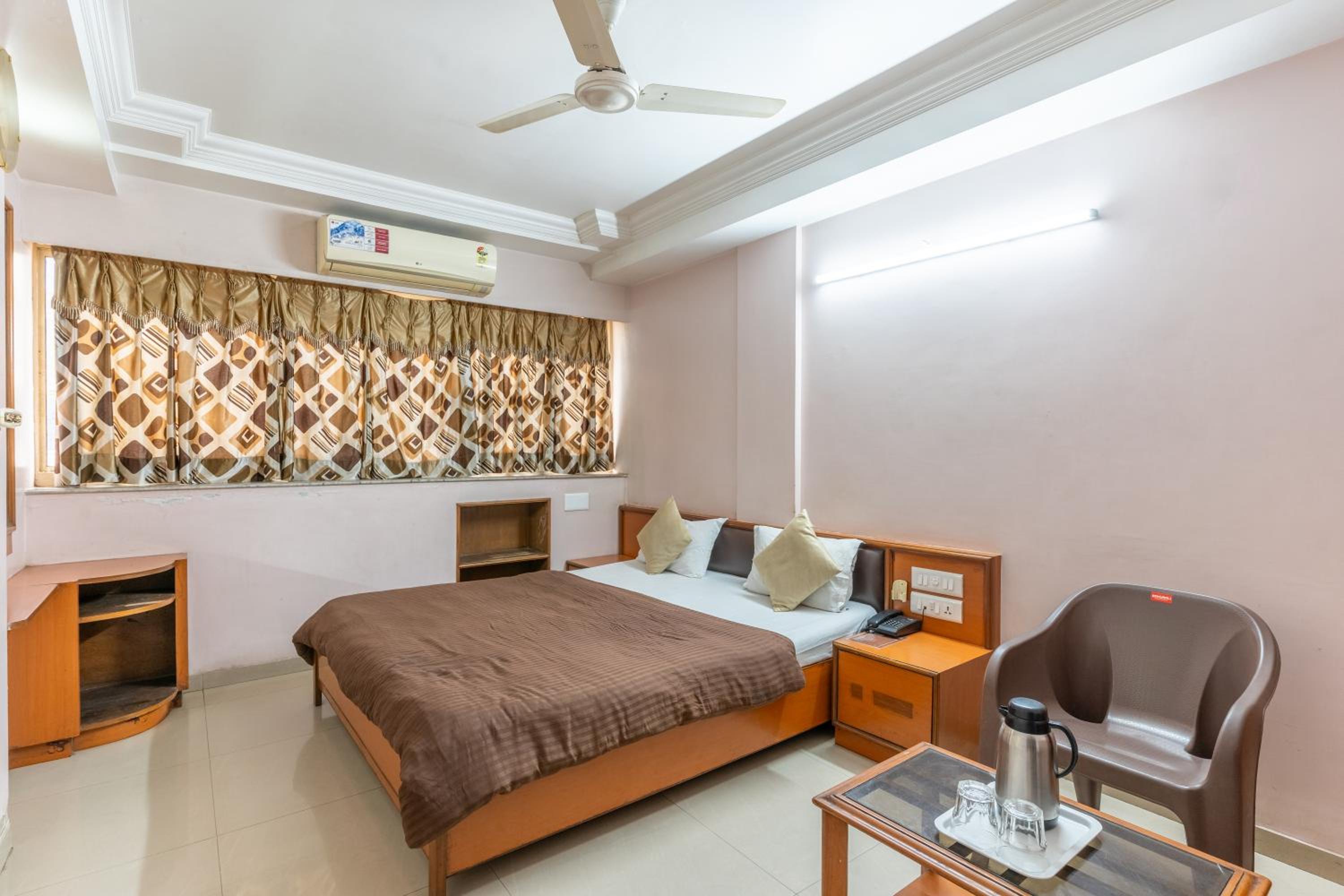 Standard Double Room - Photo 9