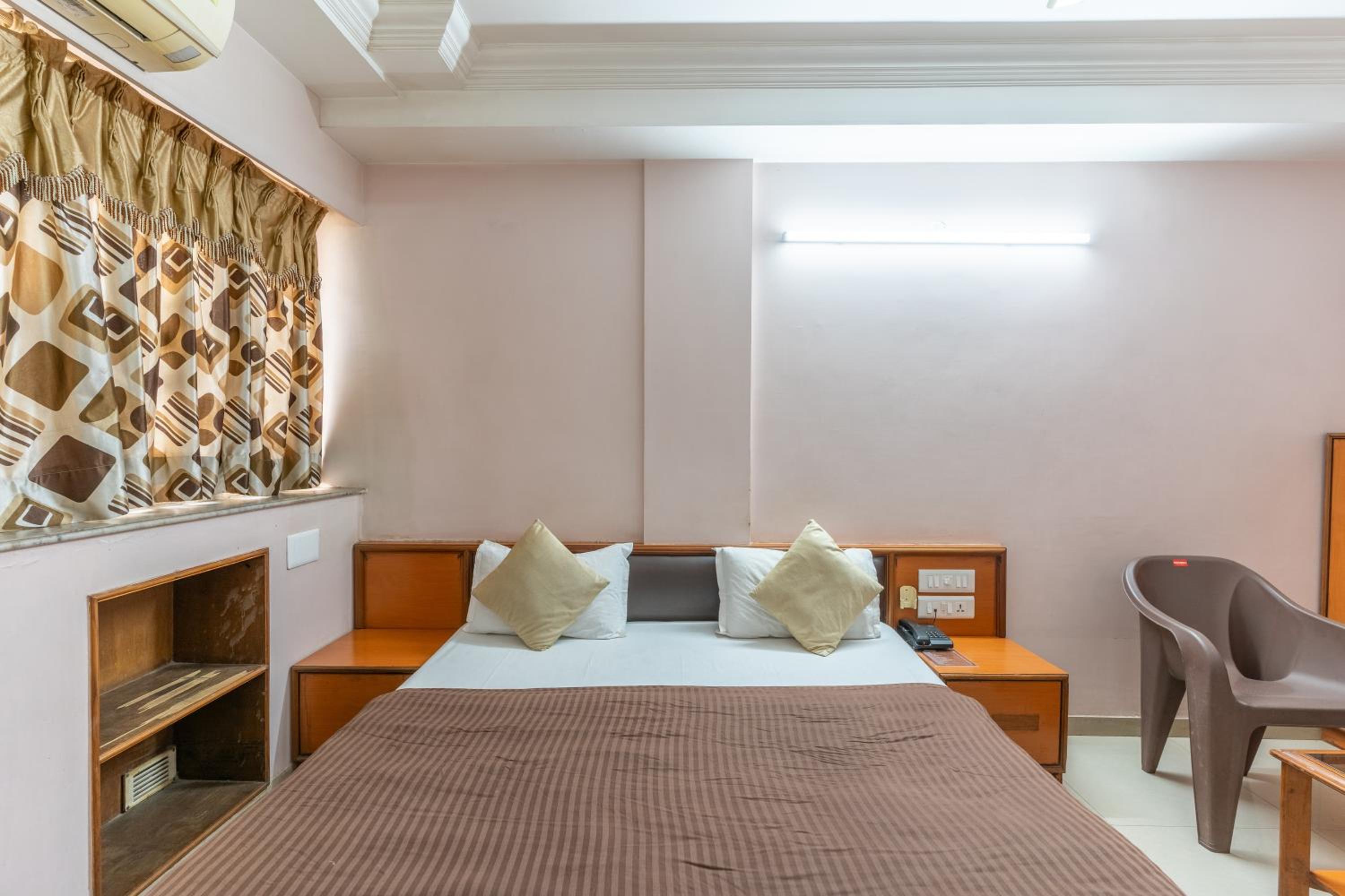 Standard Double Room - Photo 7
