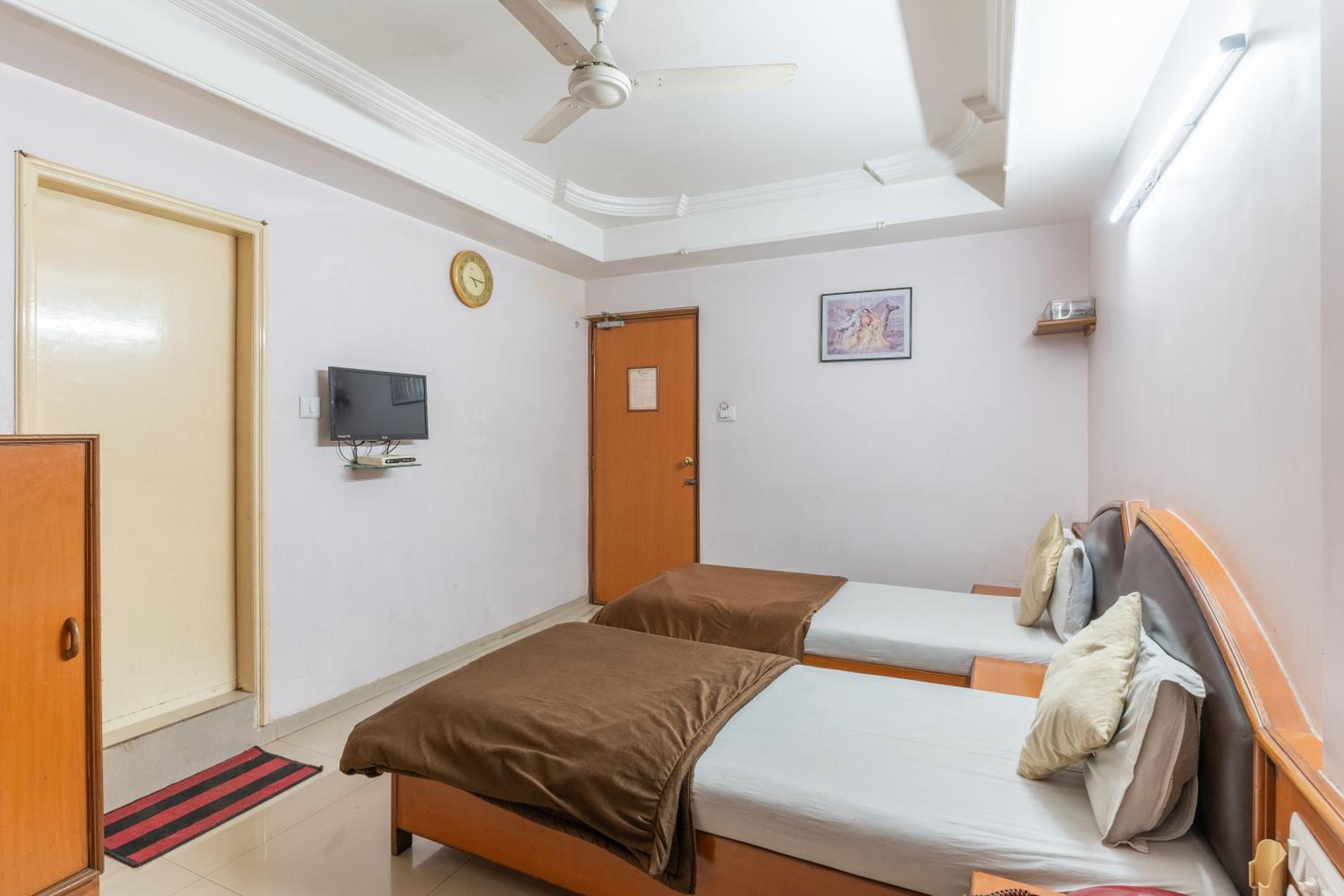 Standard Double Room - Photo 6