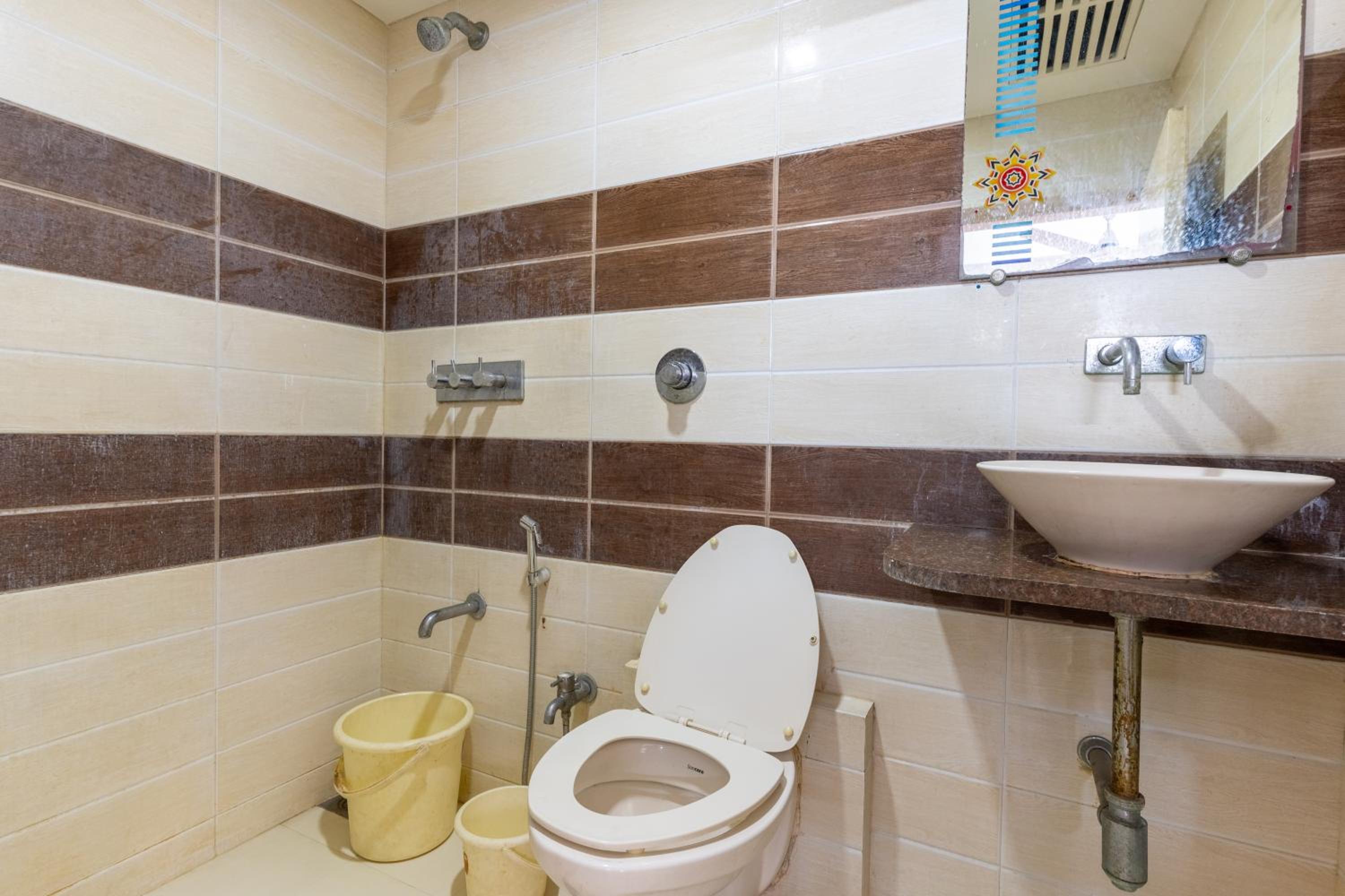 Standard Double Room - Photo 12