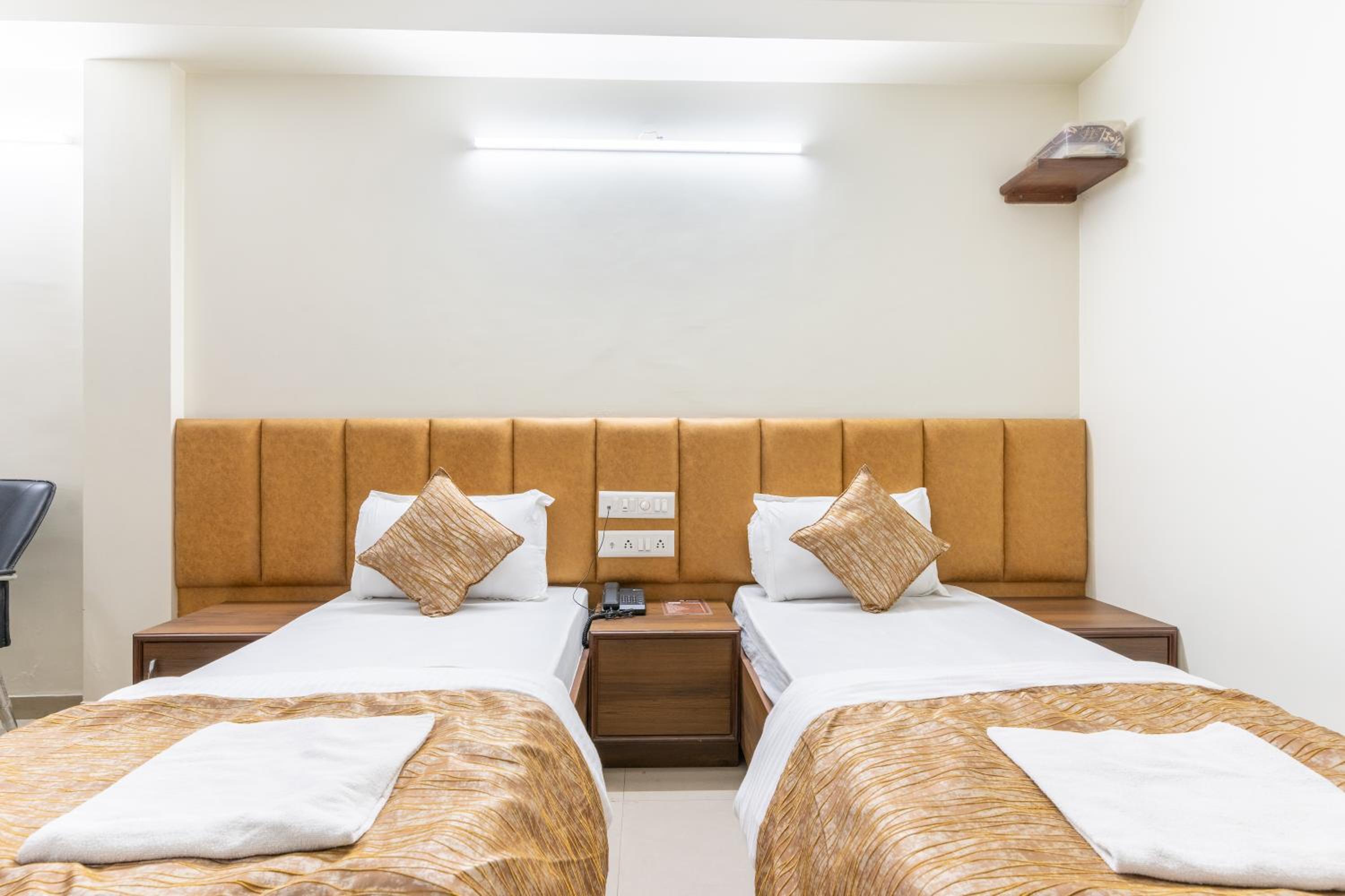 Deluxe Double Room - Photo 8