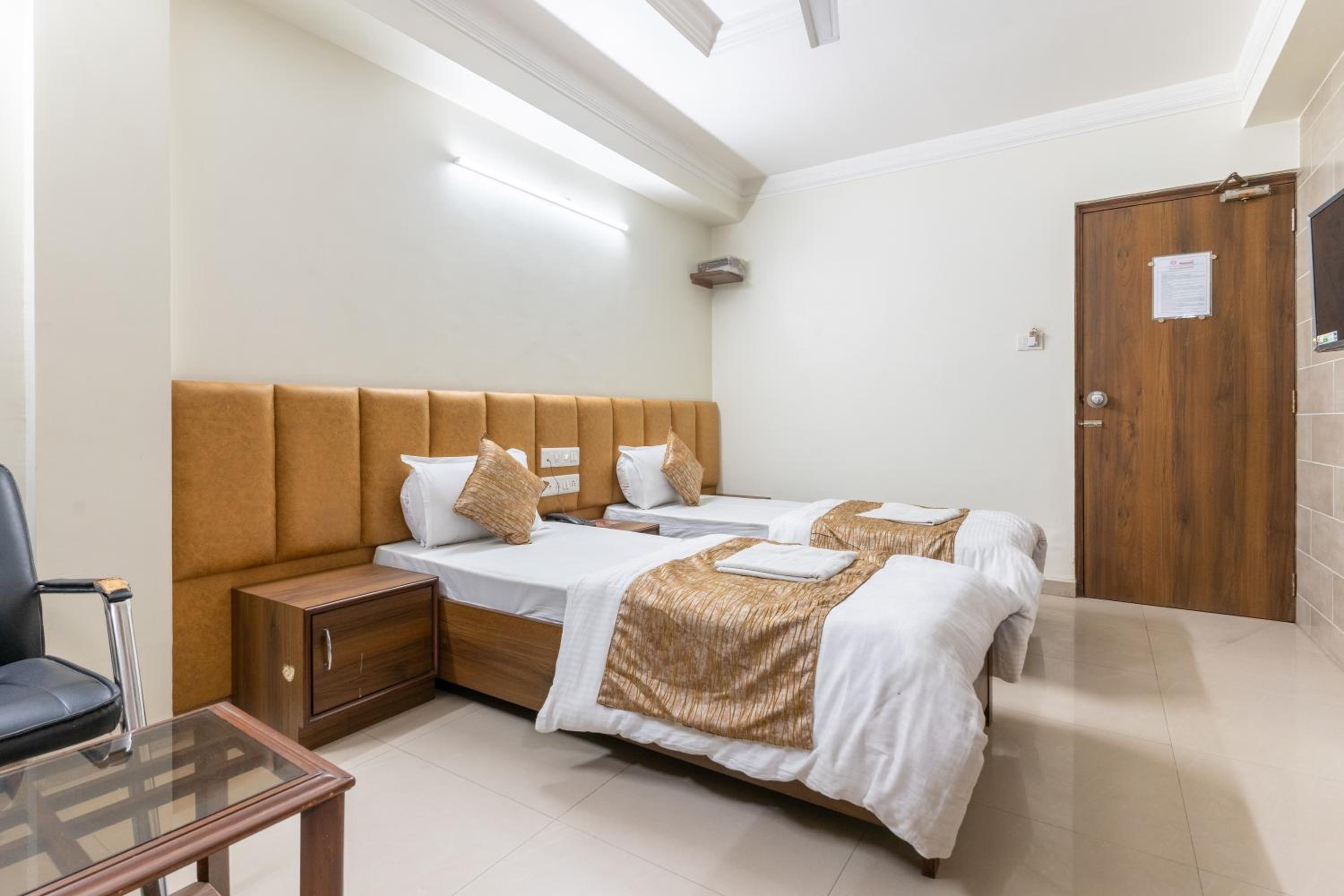 Deluxe Double Room - Photo 9