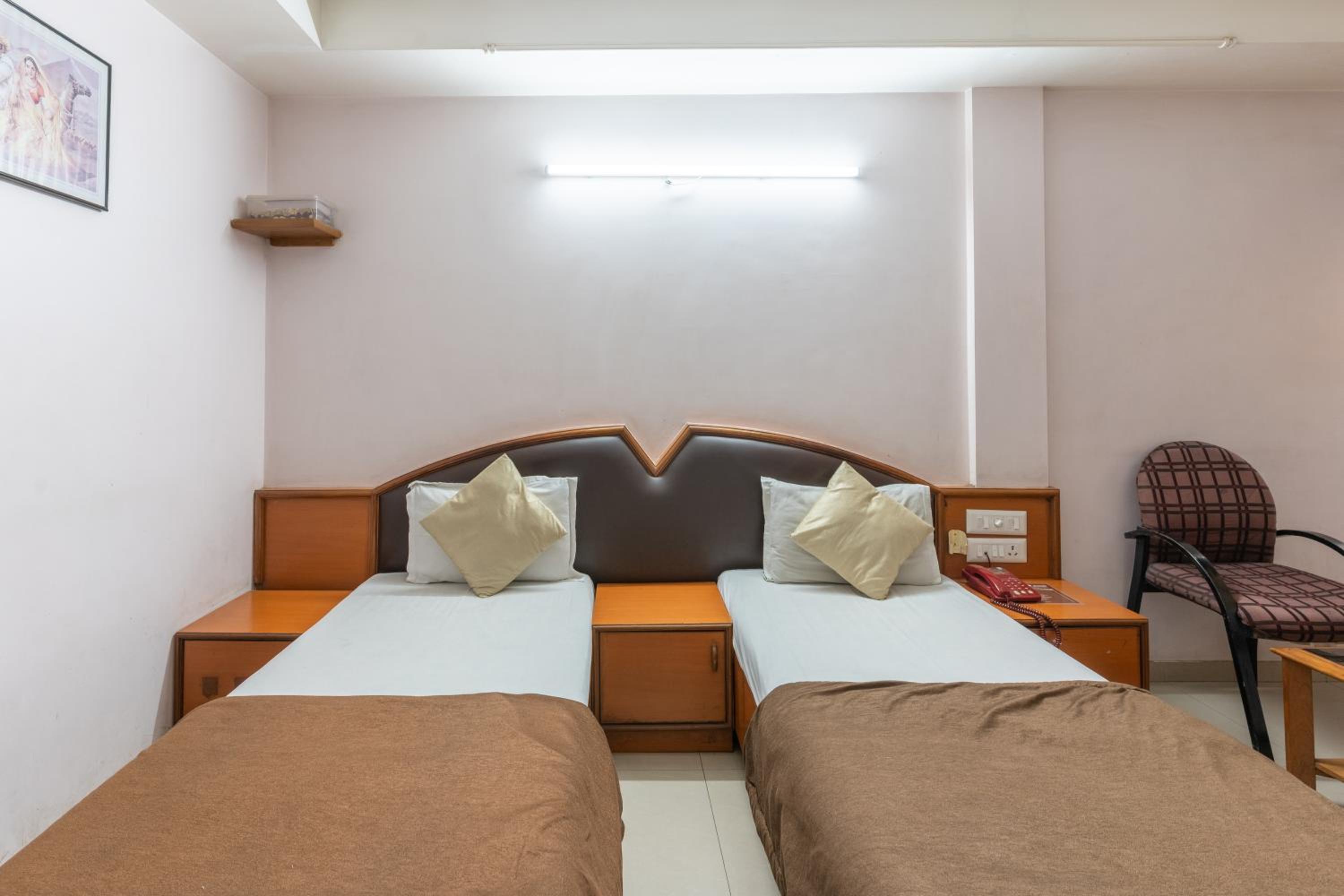 Standard Double Room with Fan - Photo 5