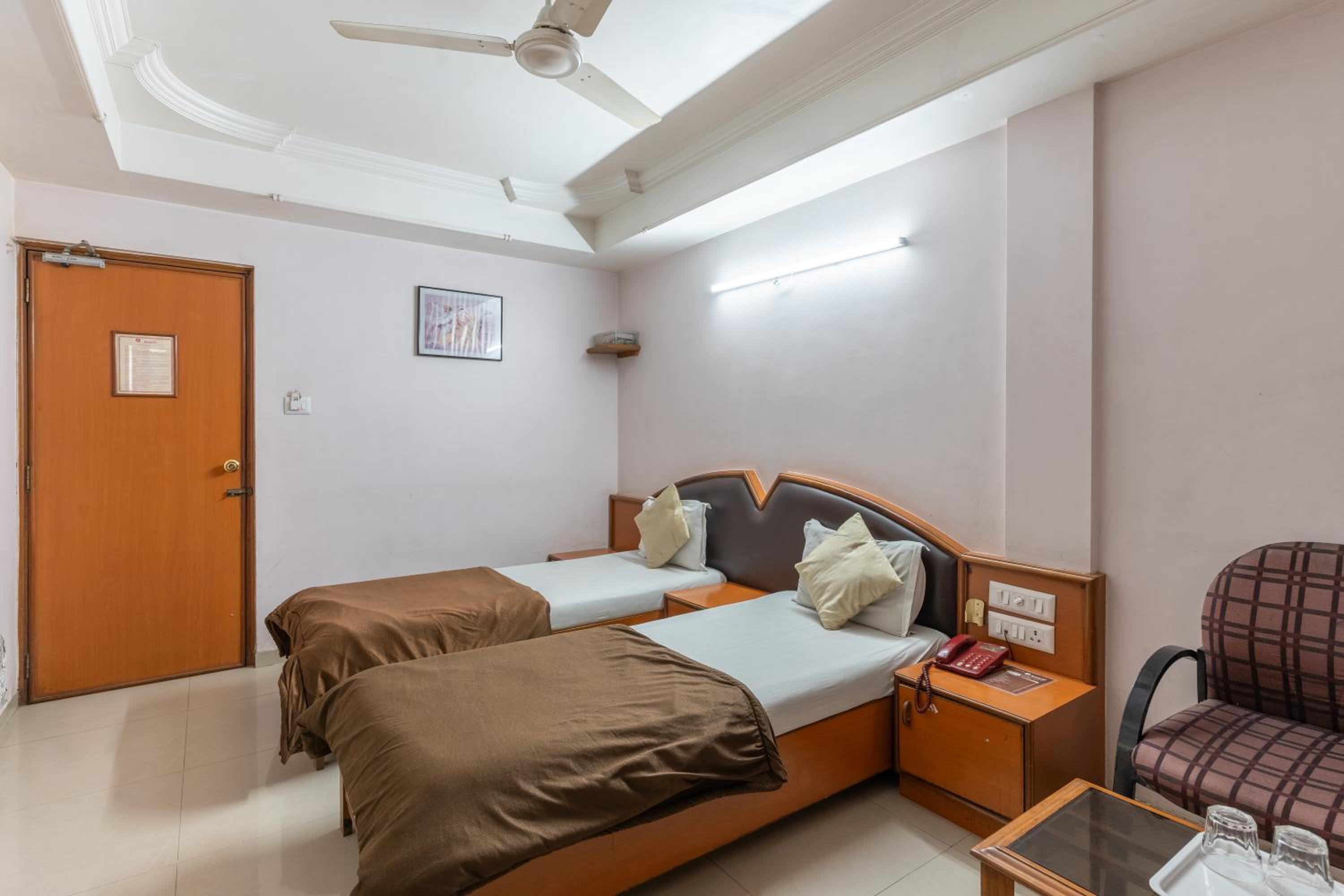 Standard Double Room with Fan - Photo 4