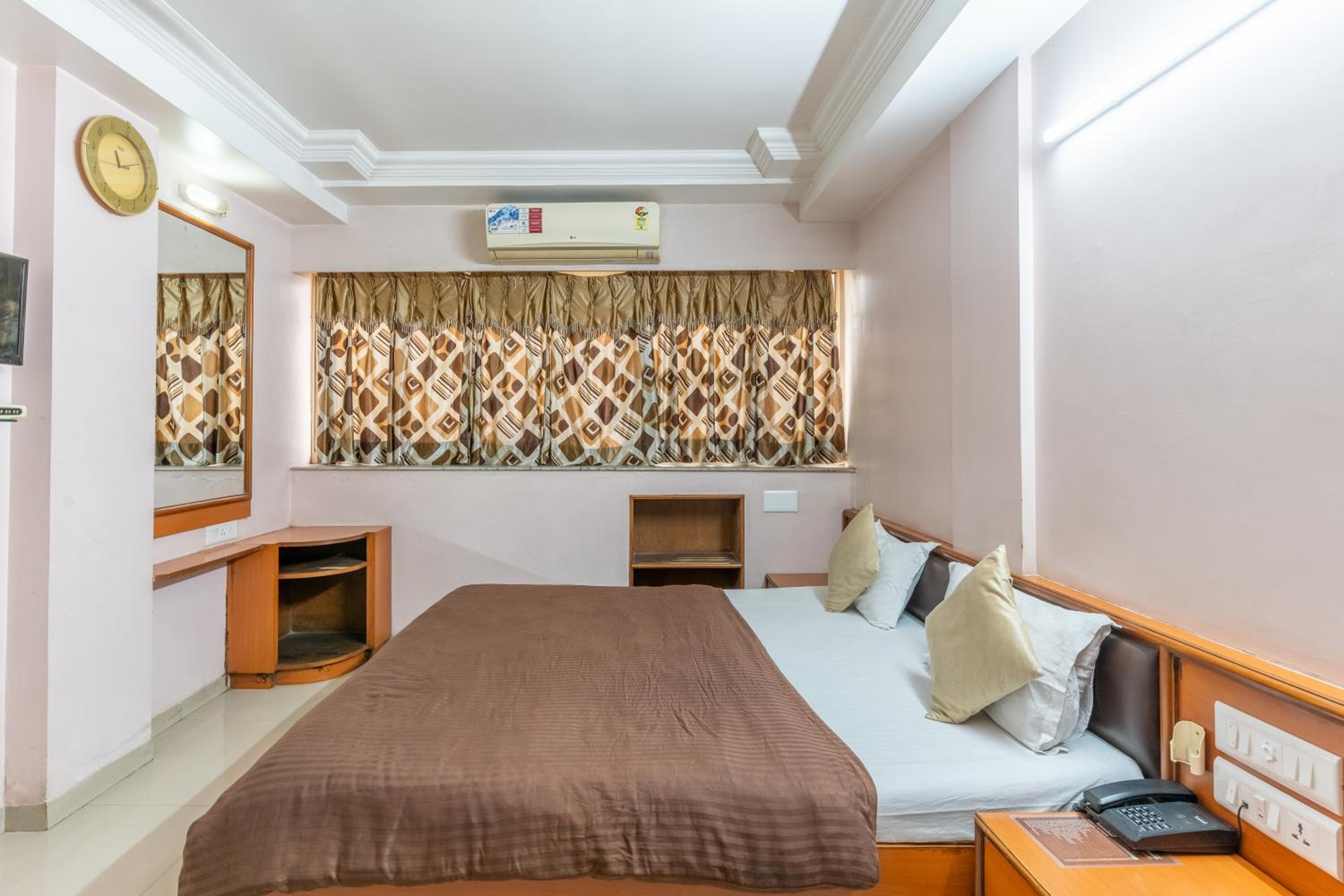 Standard Double Room with Fan - Photo 3