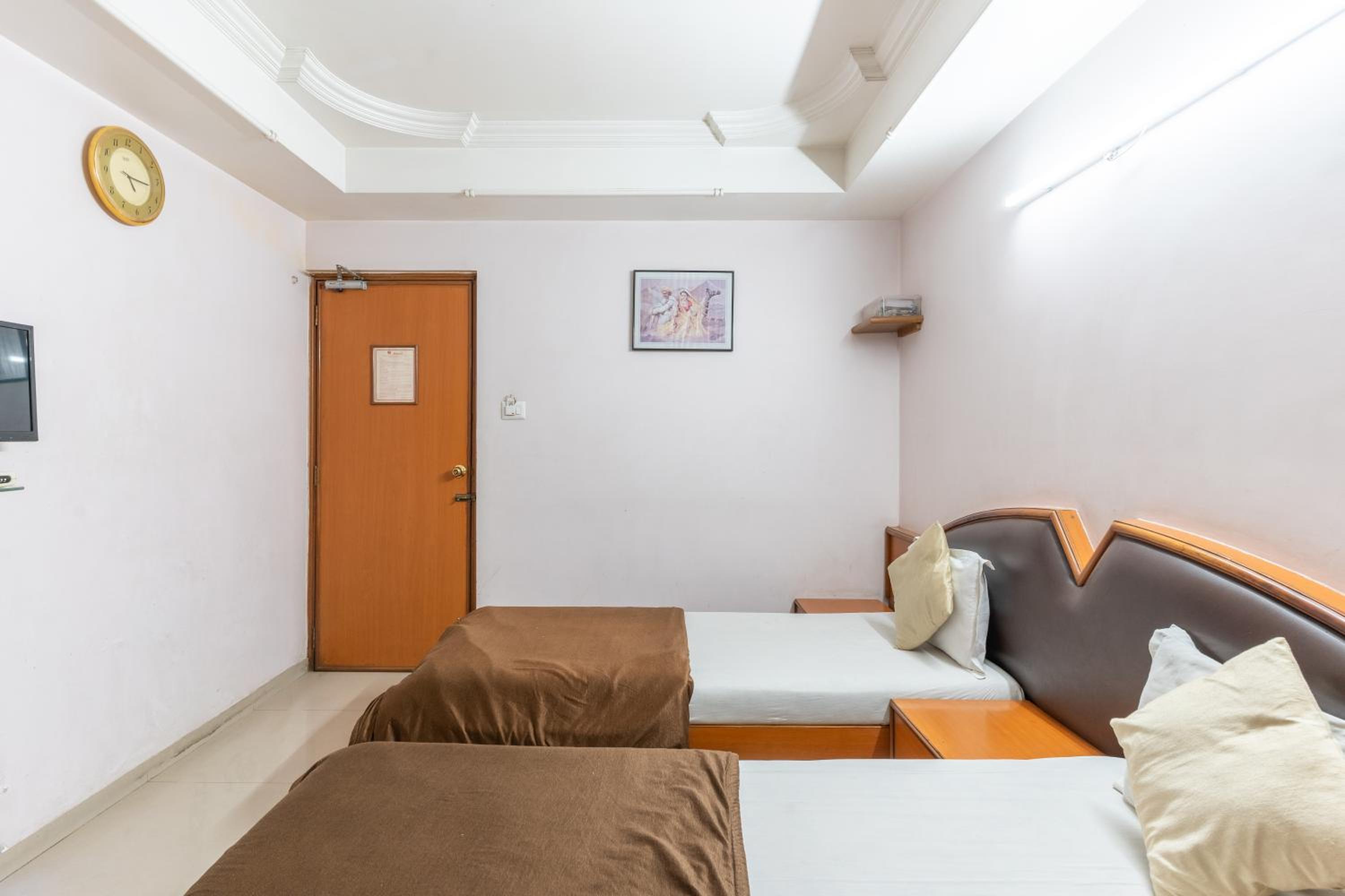 Standard Double Room with Fan - Photo 2