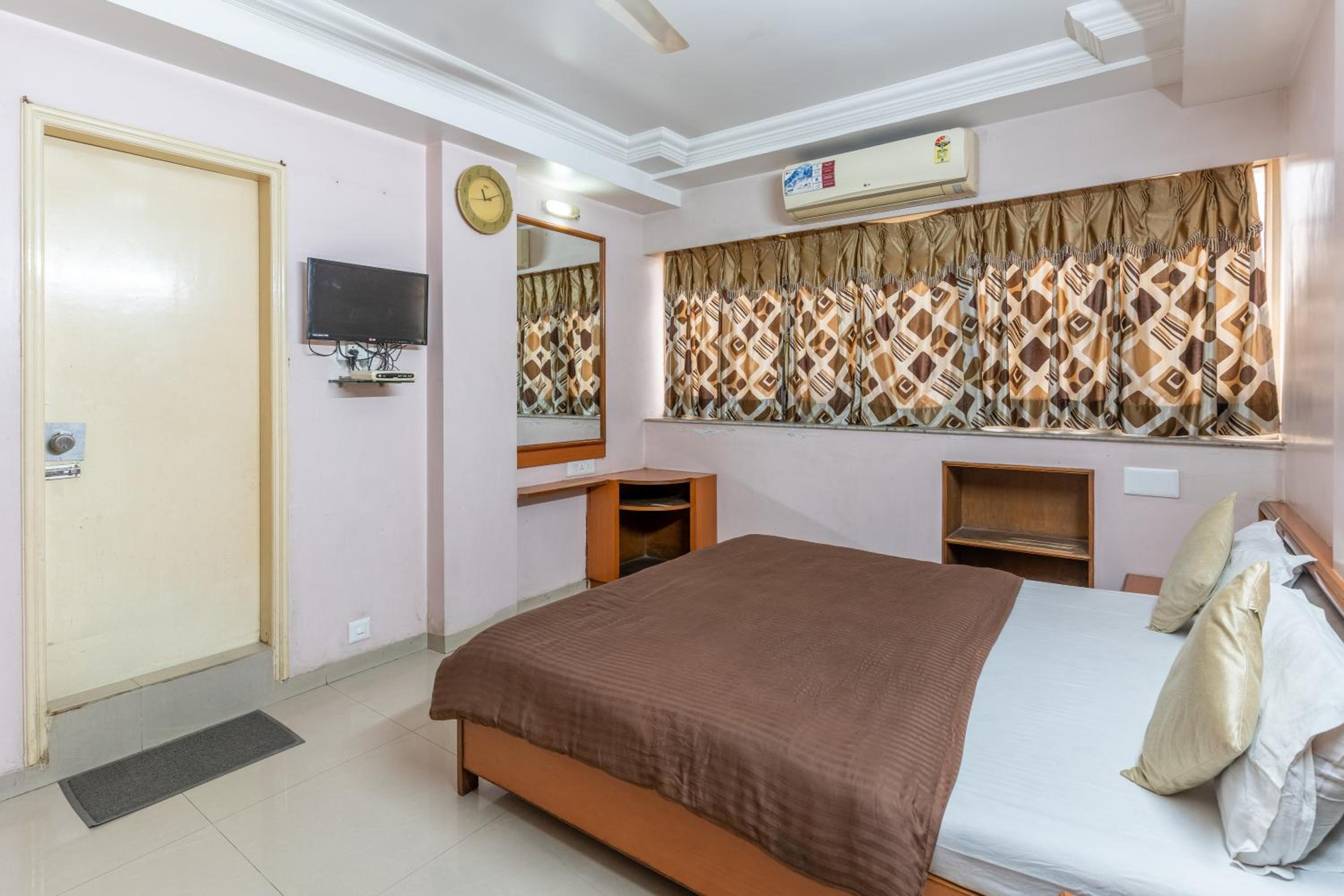 Standard Double Room with Fan - Photo 6