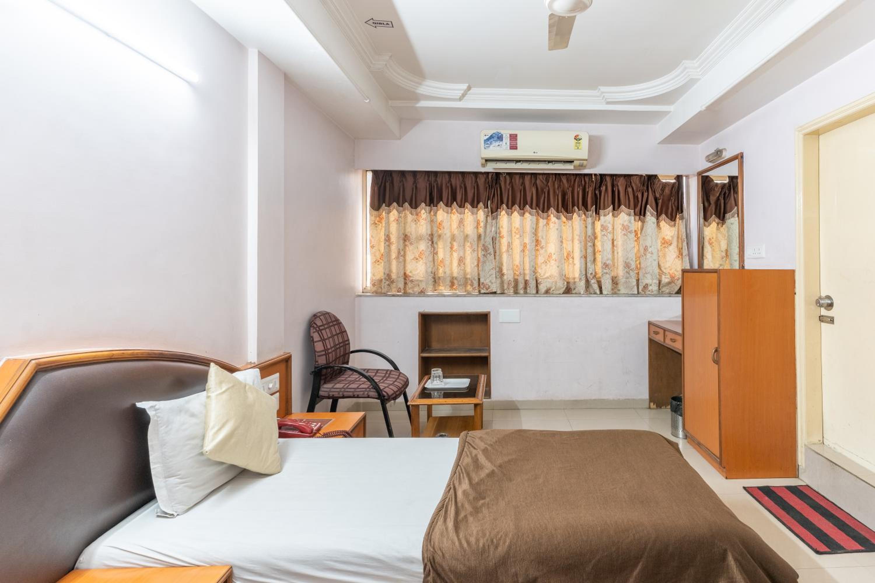 Standard Double Room with Fan - Photo 1