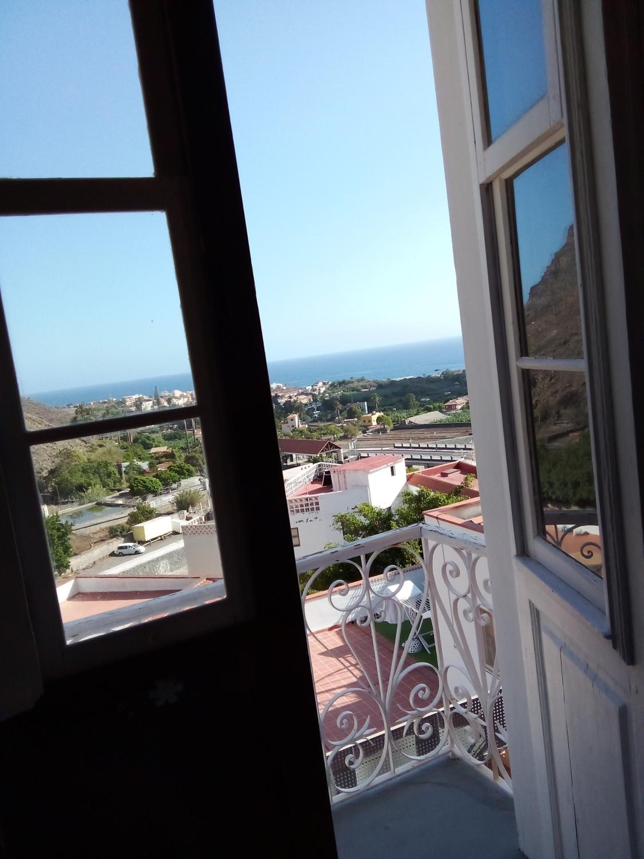 Double Room with Balcony - Photo 15