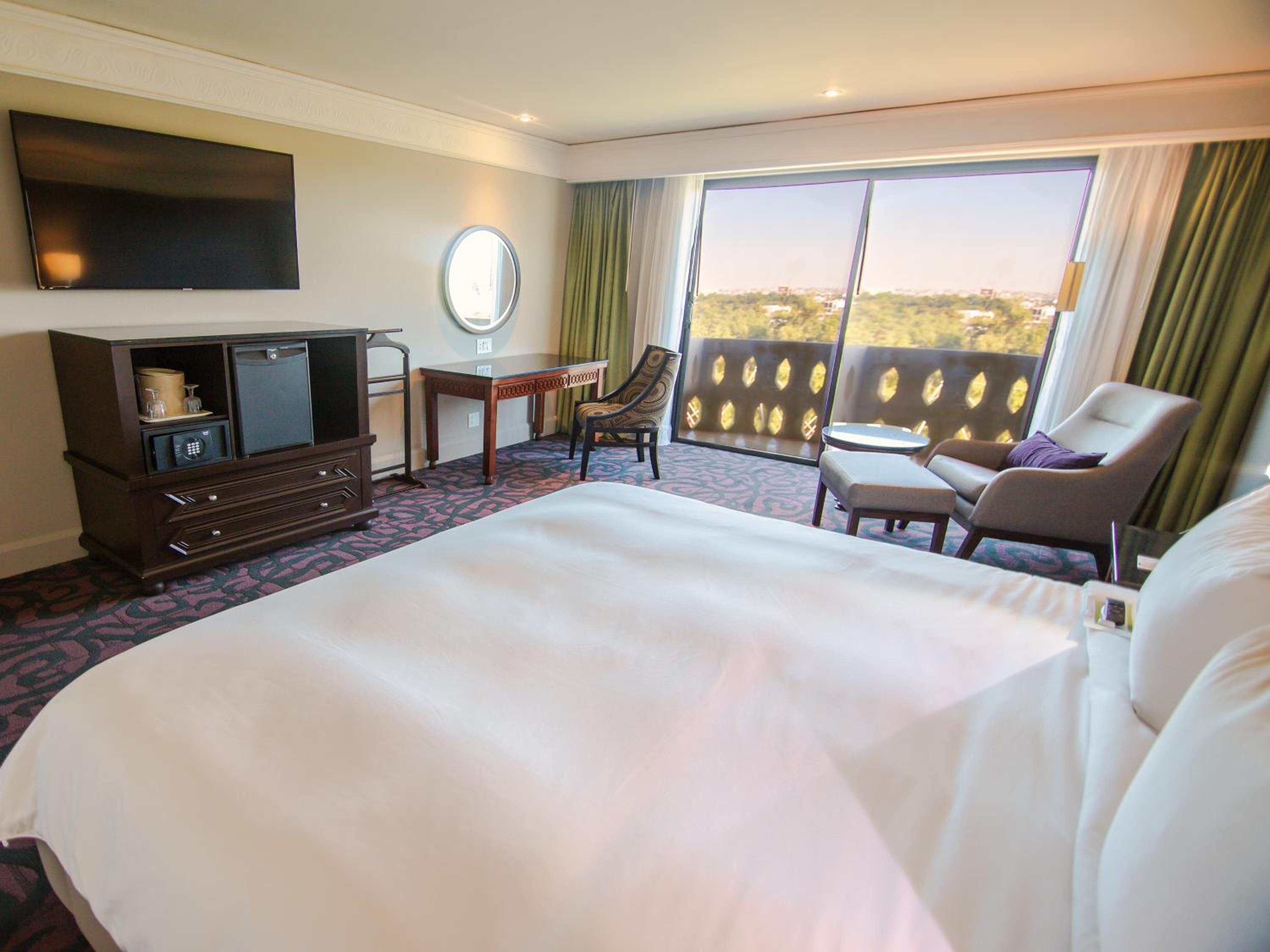 Lucerna Select King Room photo 3