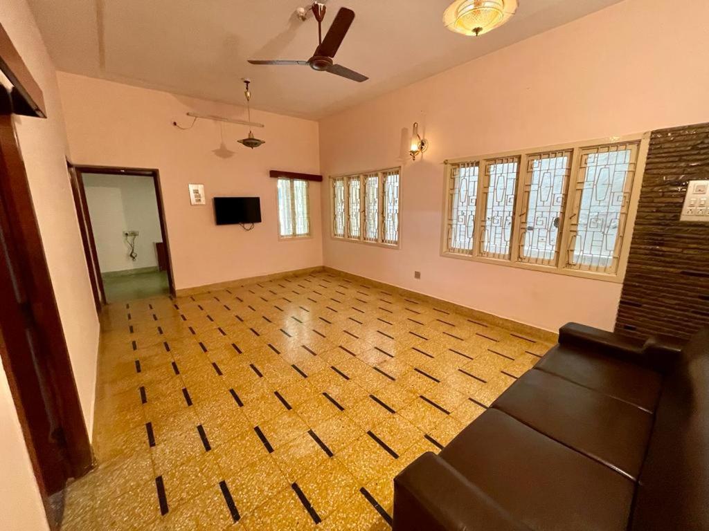 Three-Bedroom House photo 3