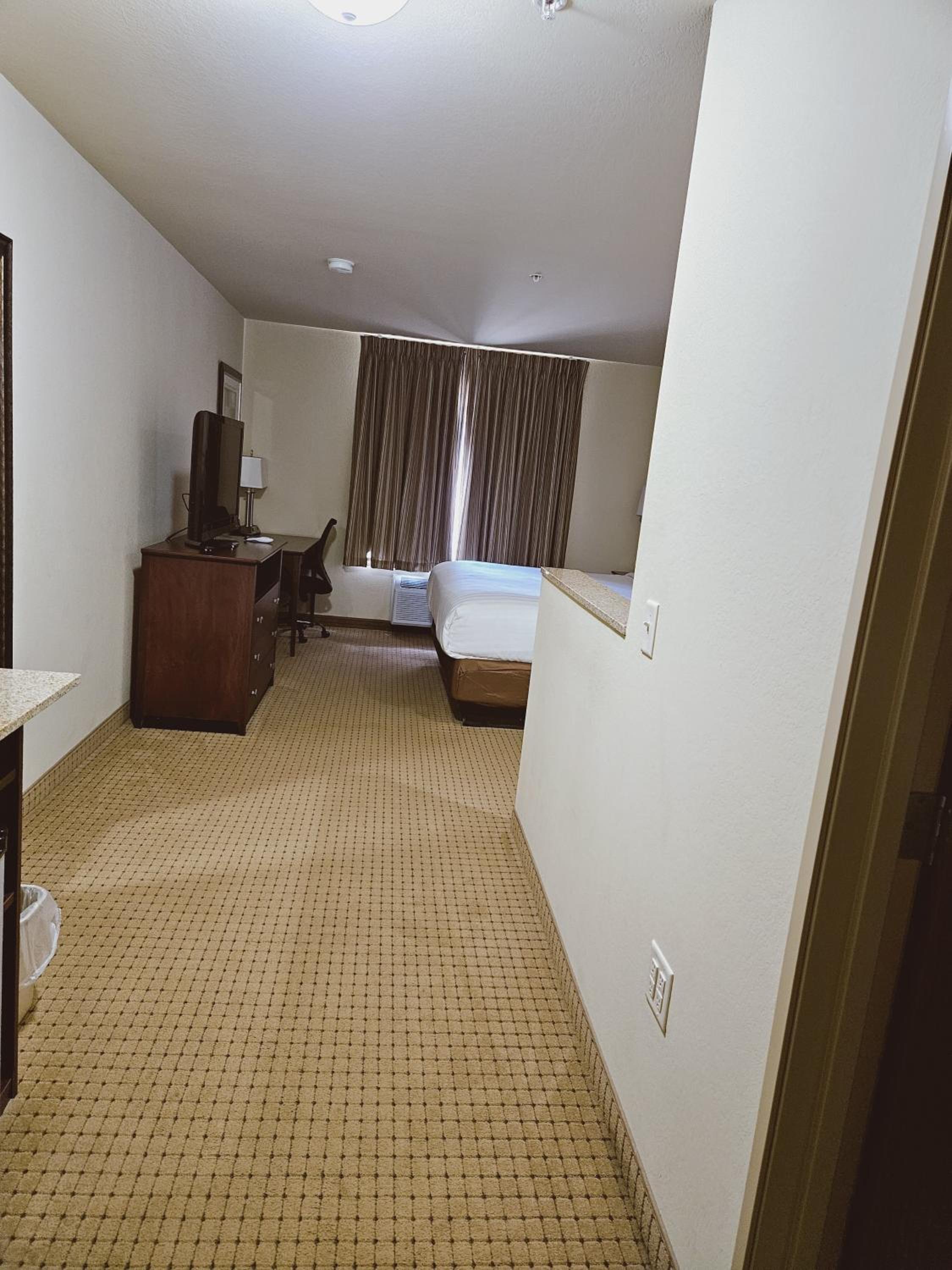 King Suite with Spa Bath - Photo 8