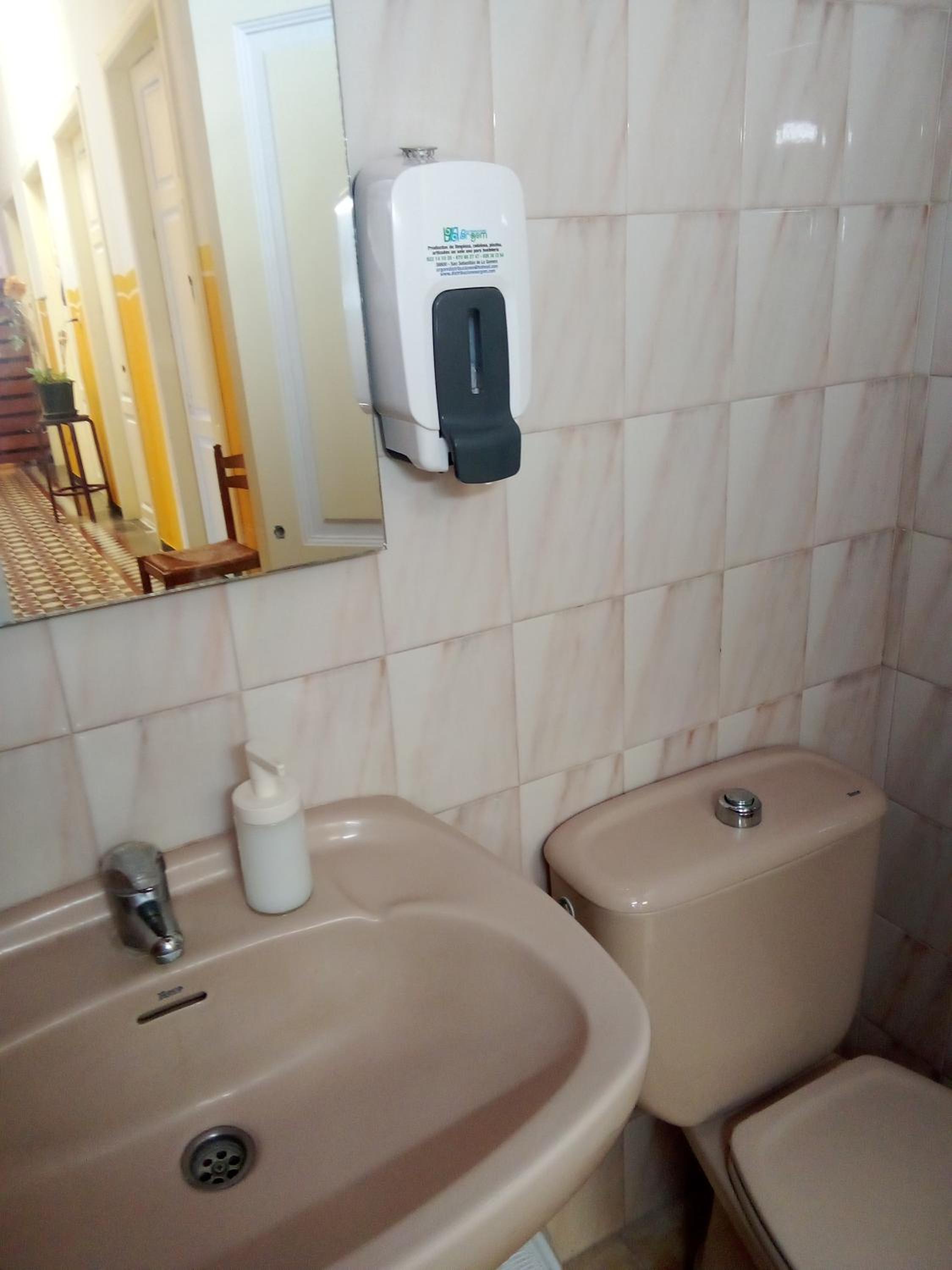 Deluxe Room - Photo 26