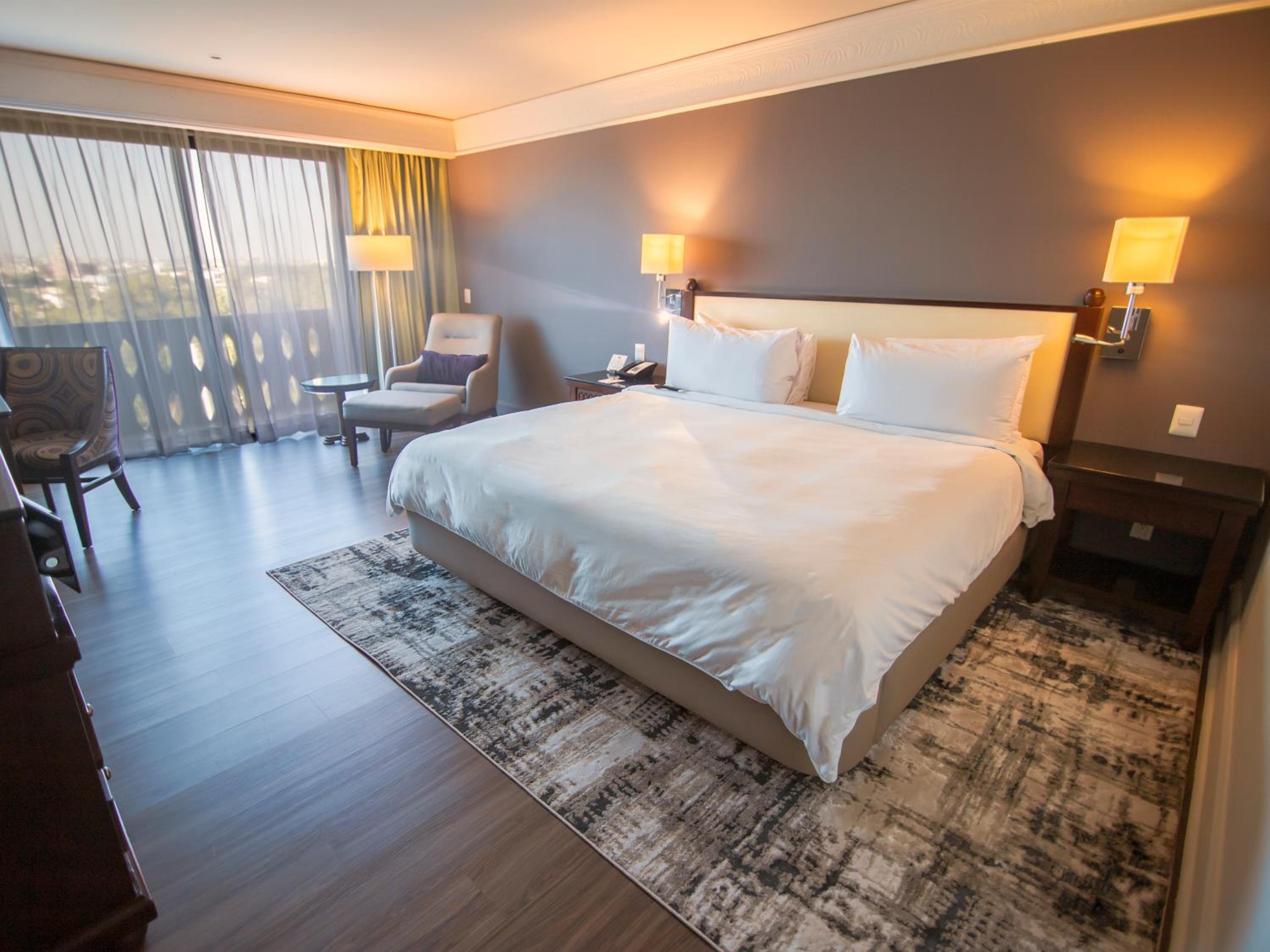 Deluxe King Room photo 2