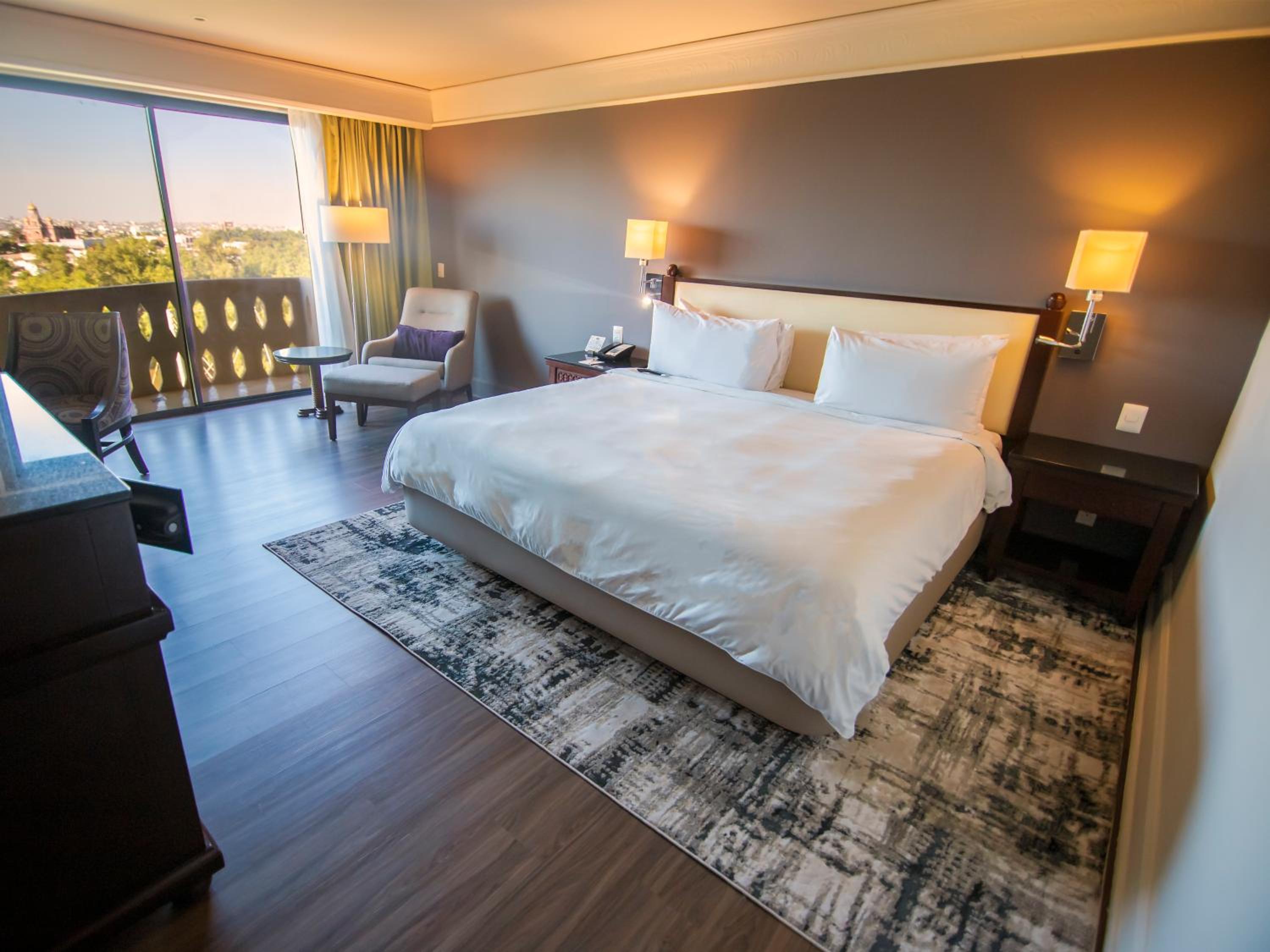 Deluxe King Room photo 3