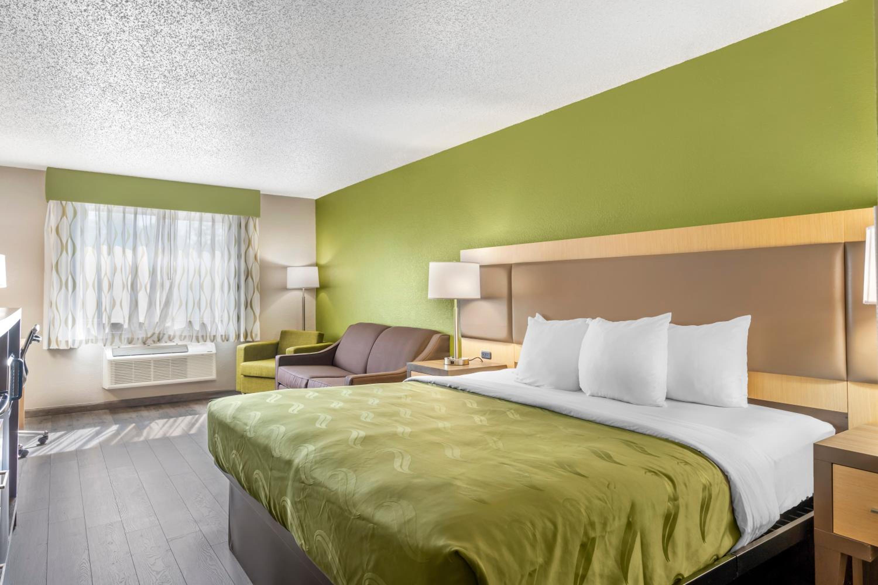 King Suite - Non-Smoking - Photo 15