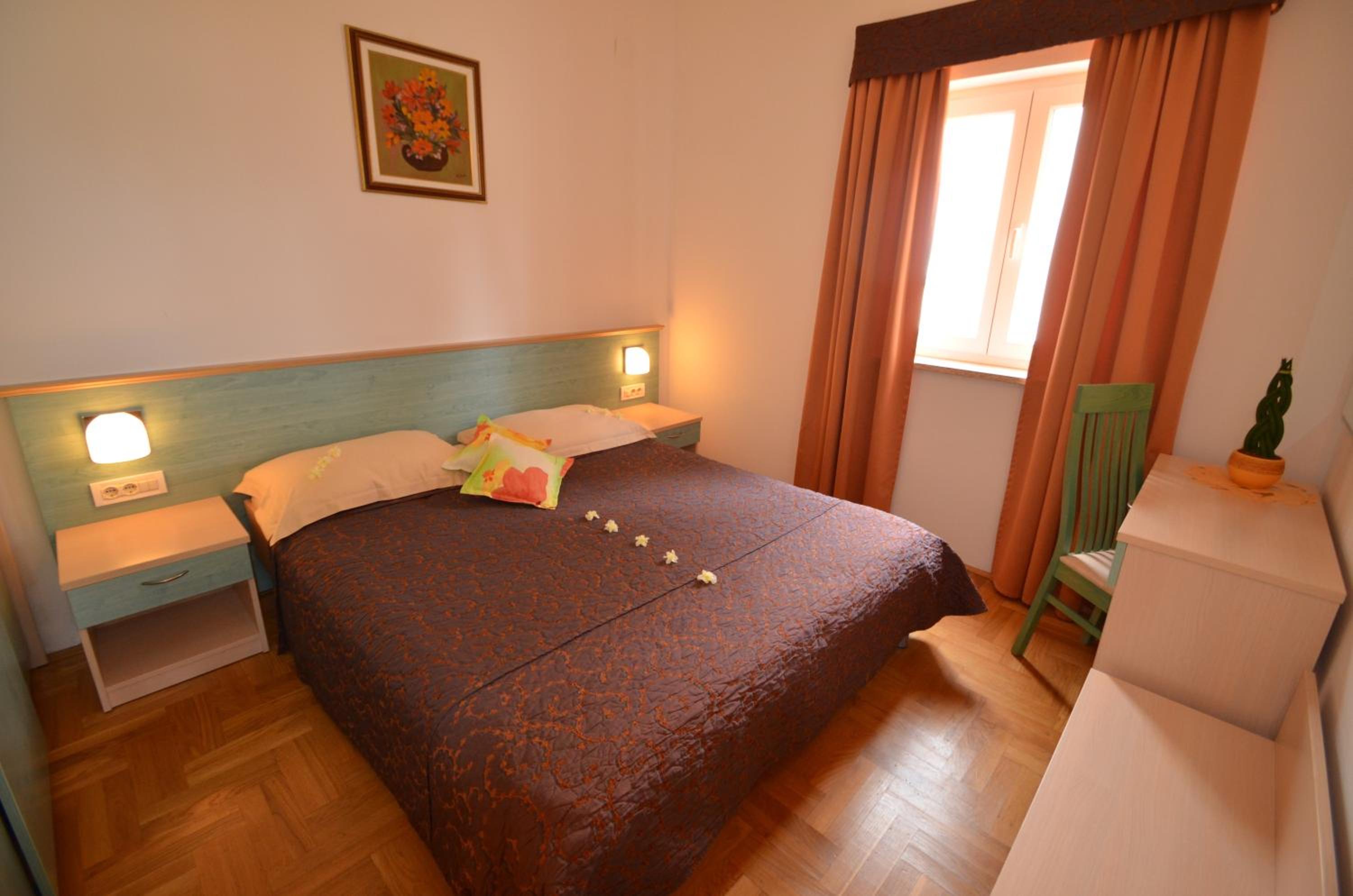 Superior One-Bedroom Apartment - Photo 13