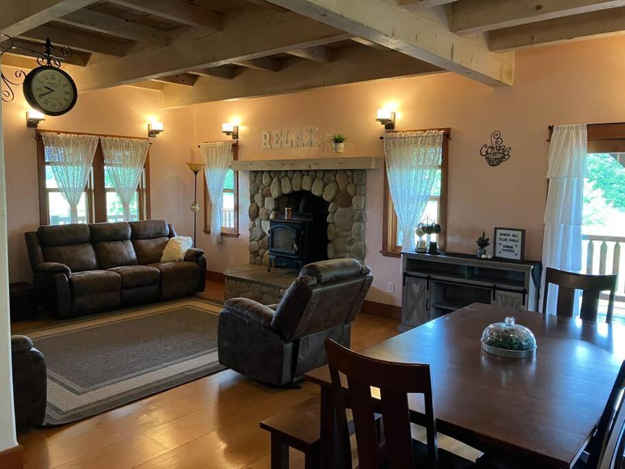 One-Bedroom House photo 1