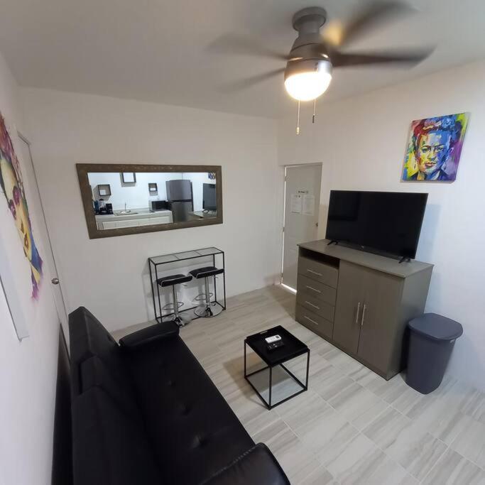 One-Bedroom Apartment photo 1