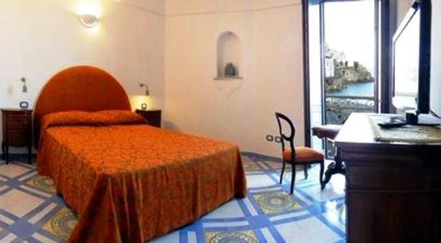 Double Room with Balcony - Photo 4