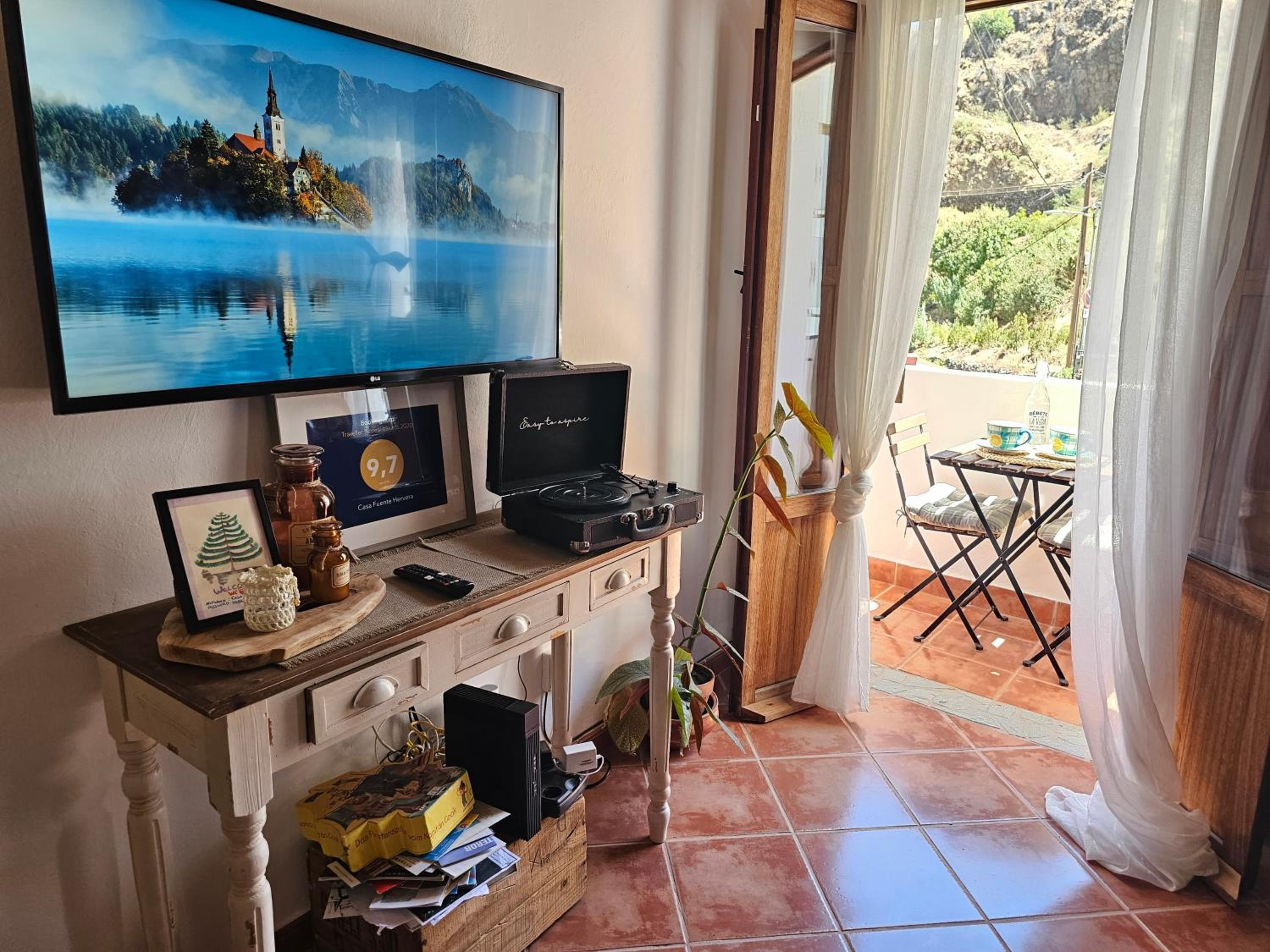 One-Bedroom House - Photo 35