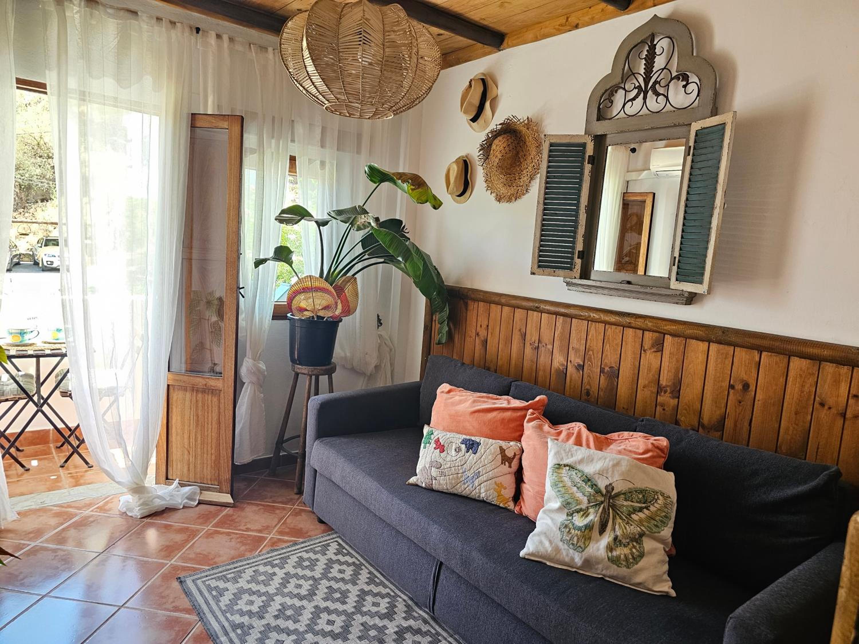 One-Bedroom House - Photo 36