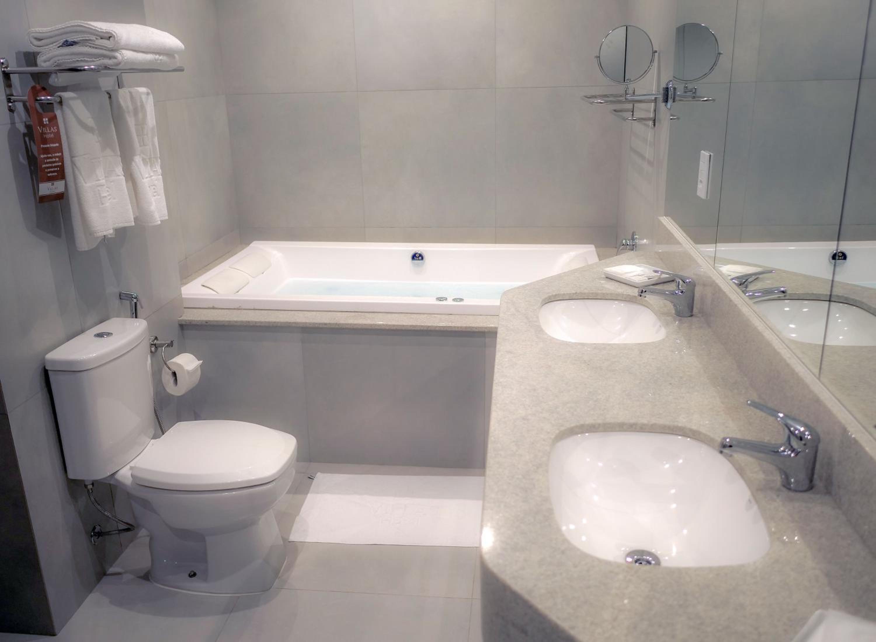 King Suite with Spa Bath photo 3