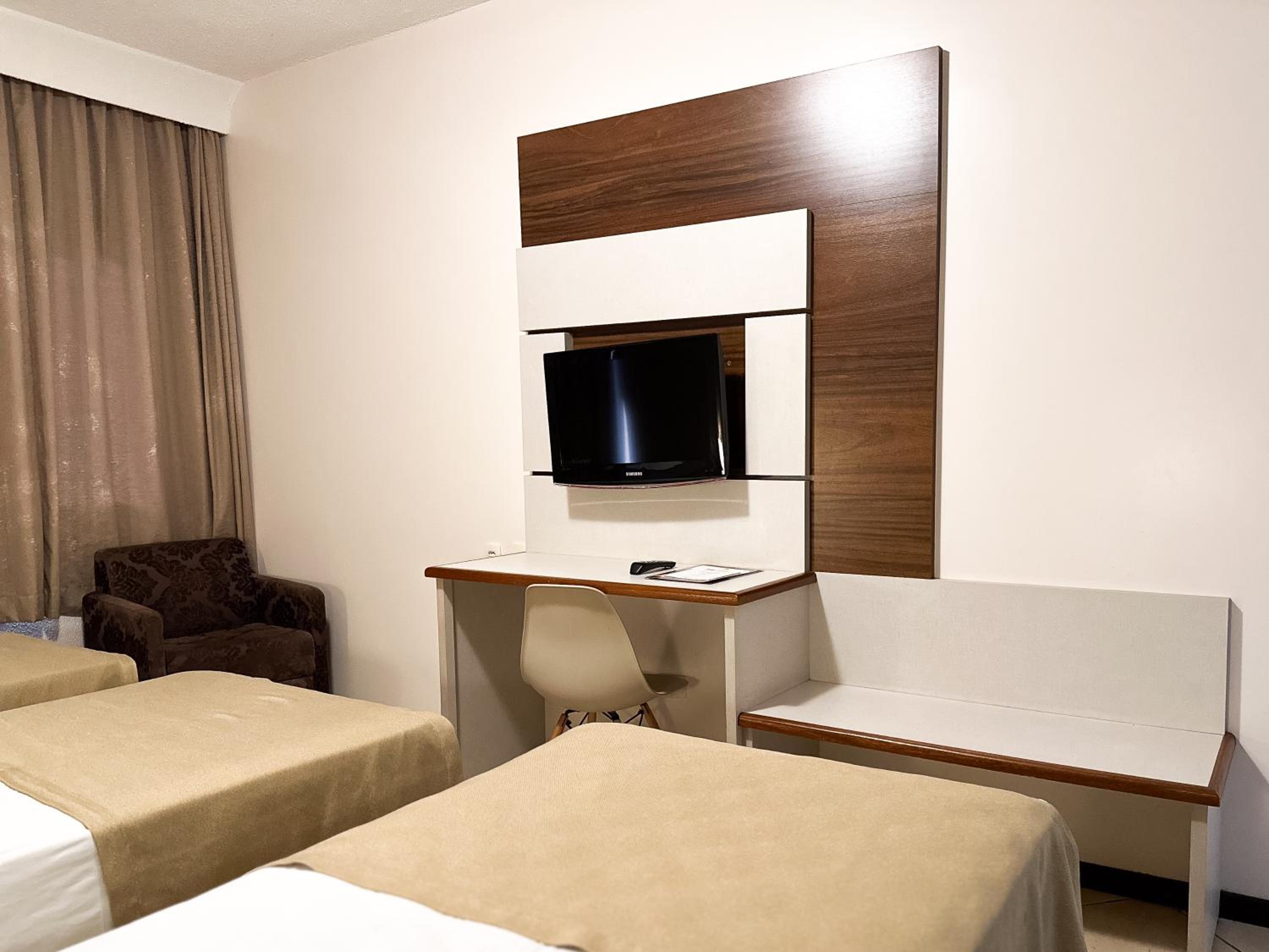 Triple Room with Three Single Beds photo 1