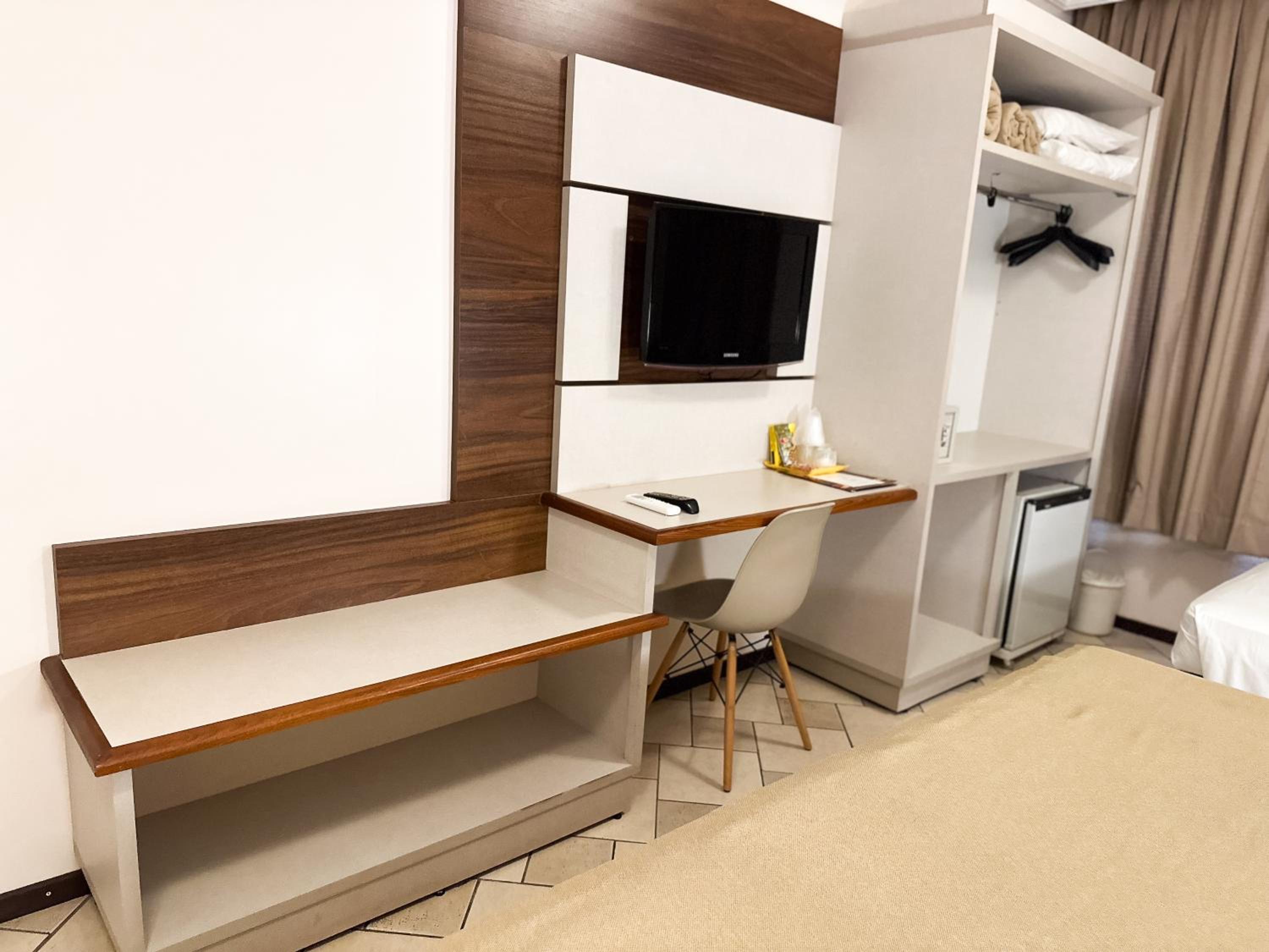 Triple Room with Three Single Beds photo 3