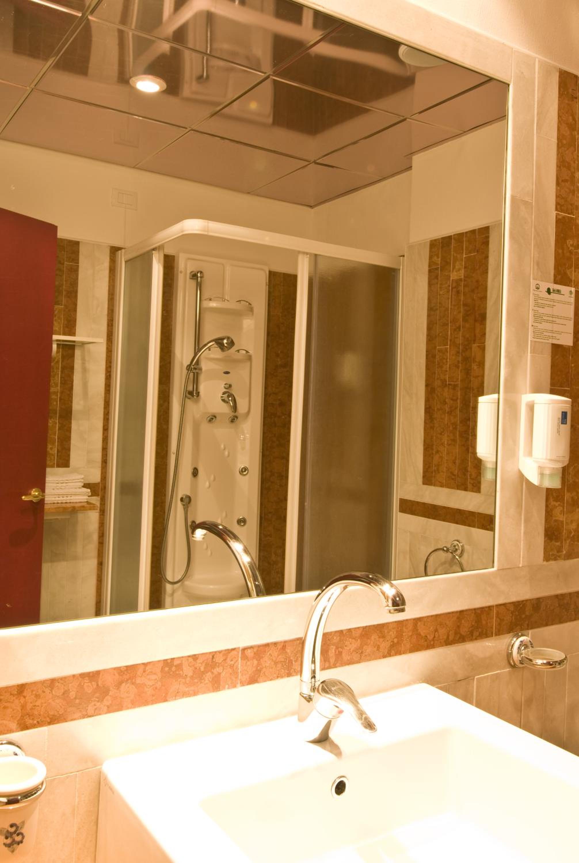 Classic Quadruple Room - Photo 5