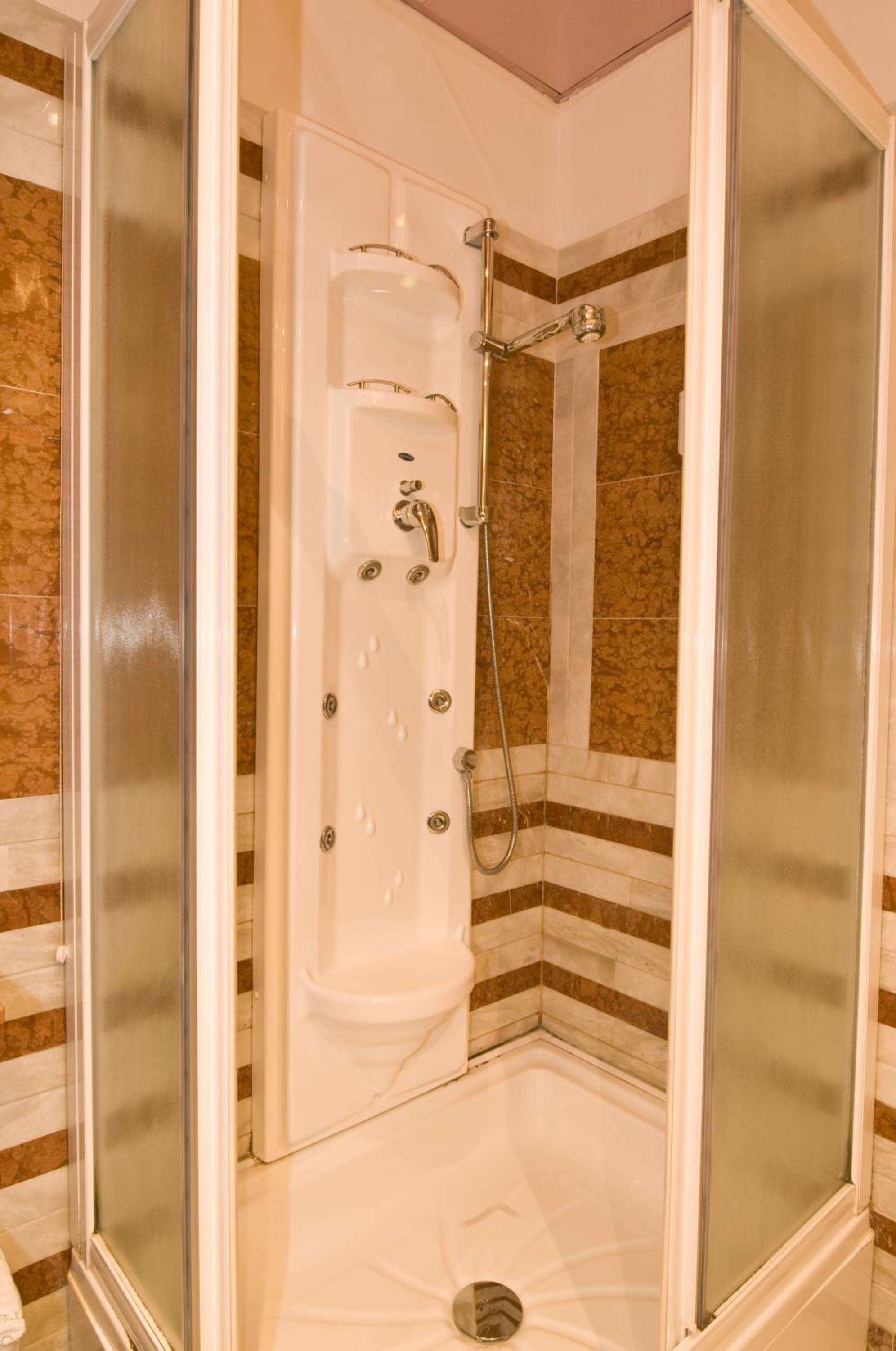 Classic Quadruple Room - Photo 2