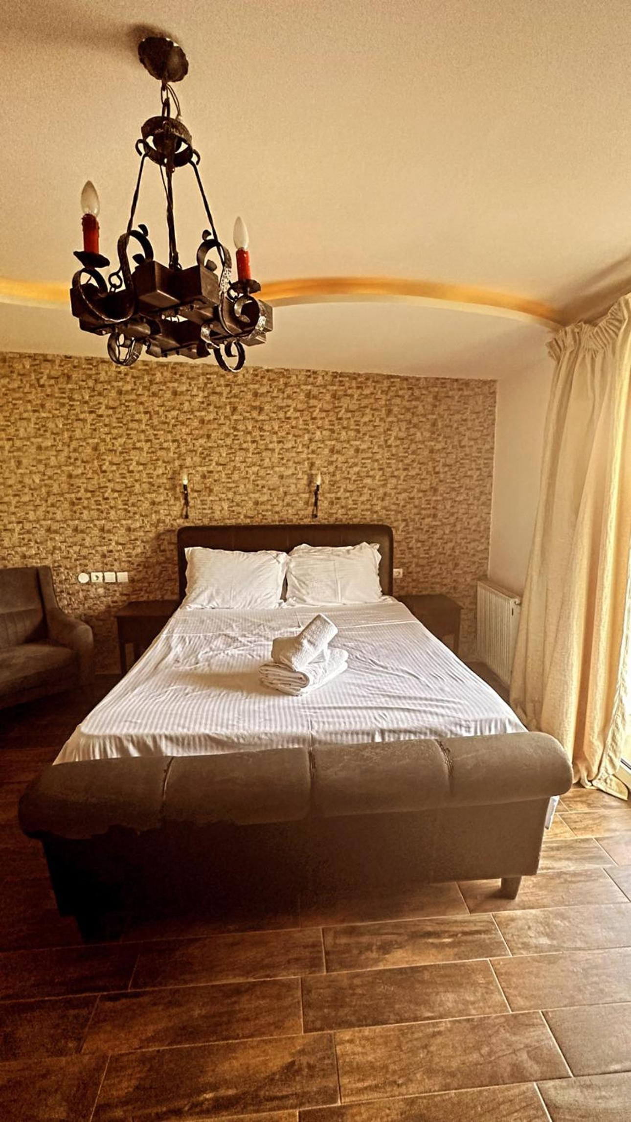 Executive Suite - Photo 6
