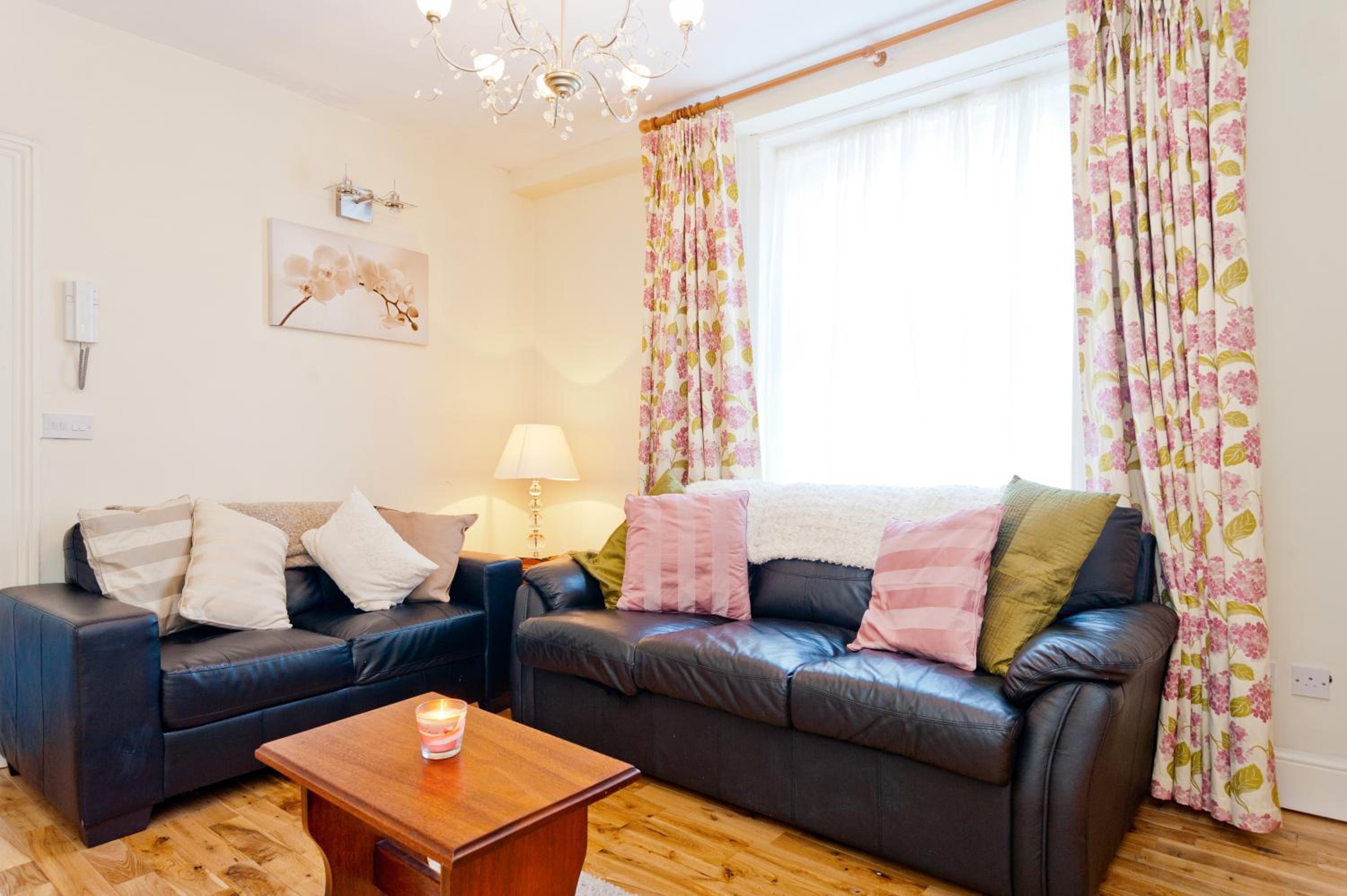 Apartment - Ground Floor photo 2