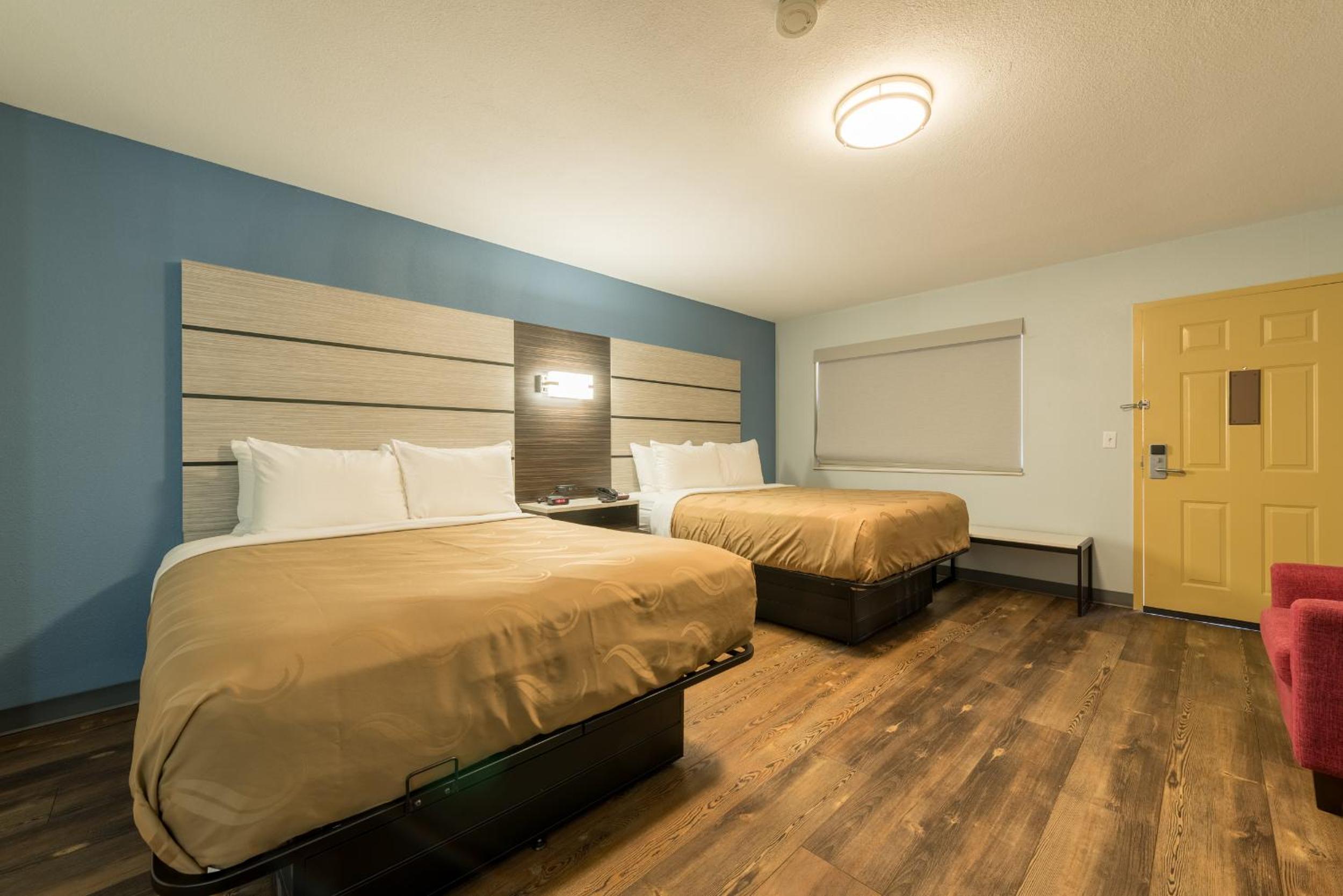 Queen Room with Two Queen Beds - Non-Smoking - Photo 1