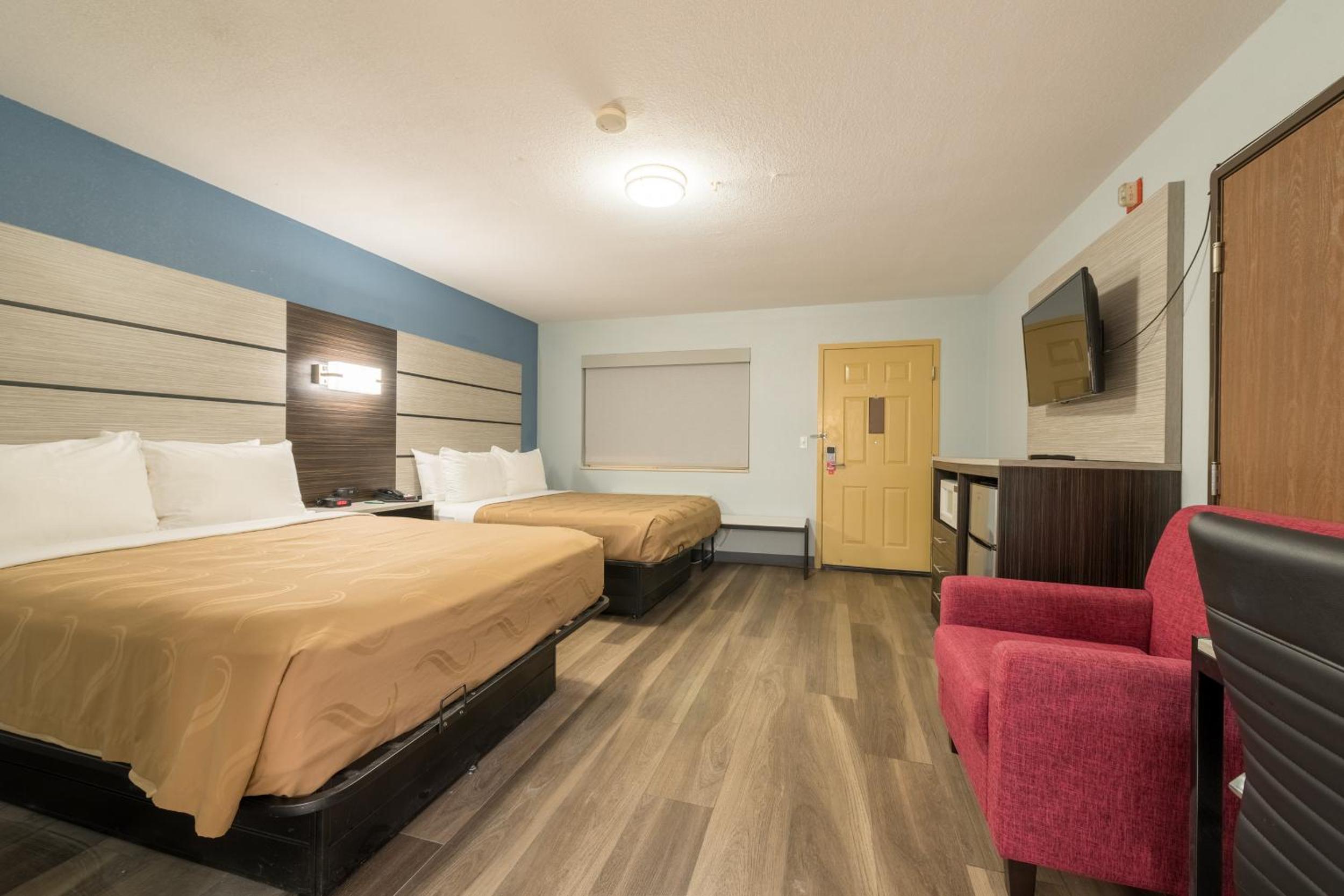Queen Room with Two Queen Beds and Tub - Accessible/Non Smoking/Pet Friendly  photo 1