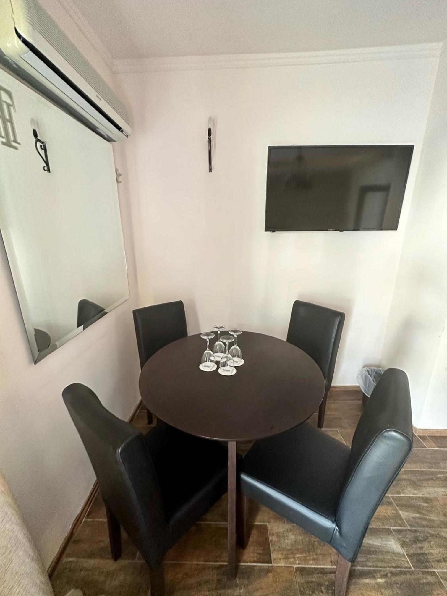 Executive Suite - Photo 9