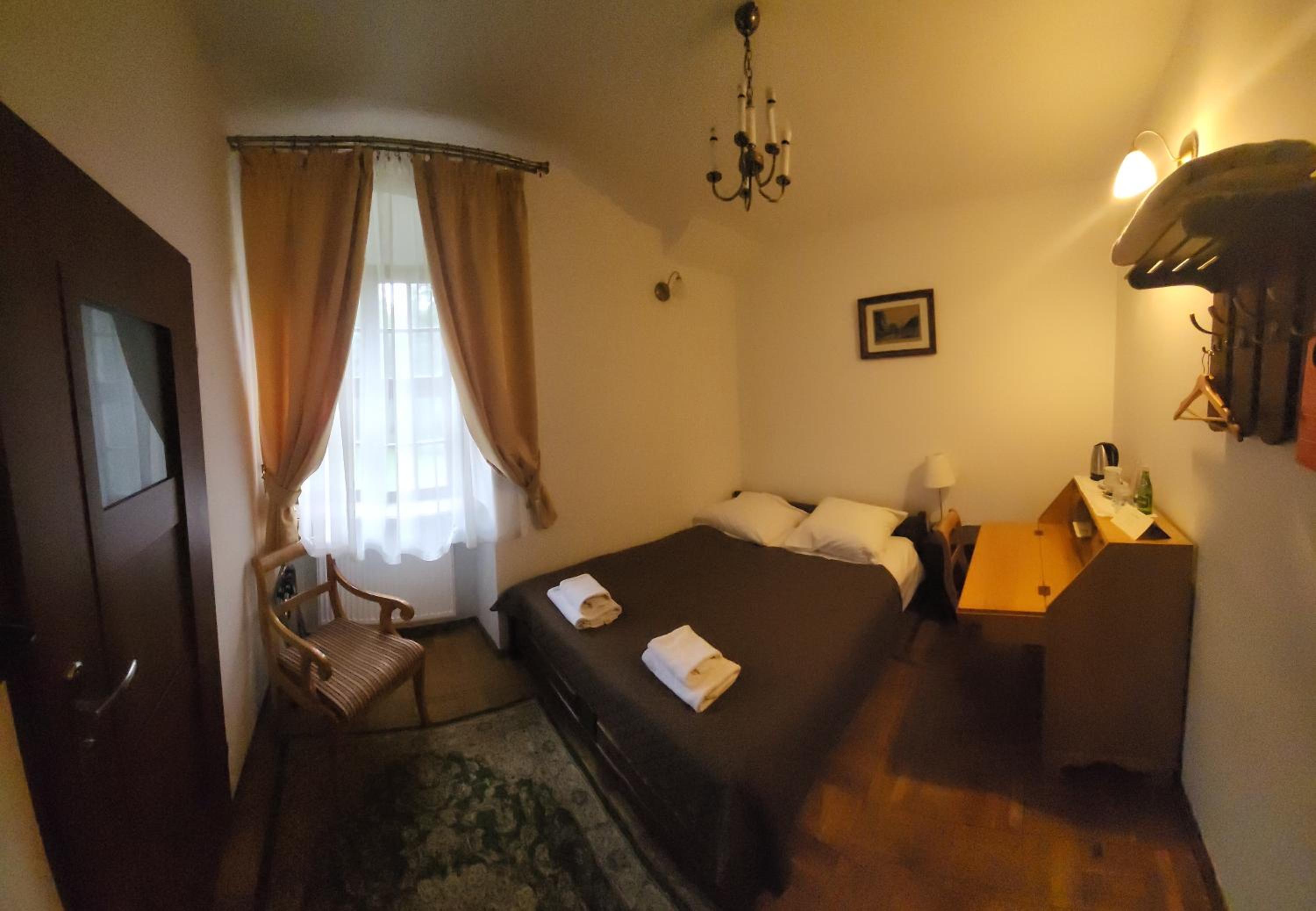 Large Double Room - Photo 2