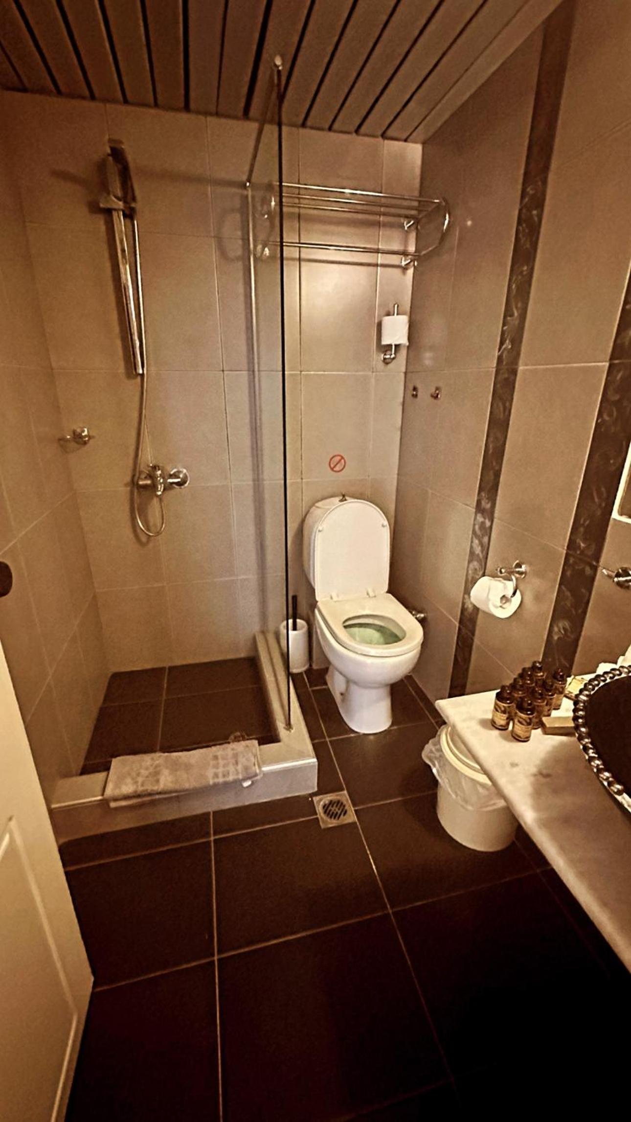 Superior King Suite - Photo 7