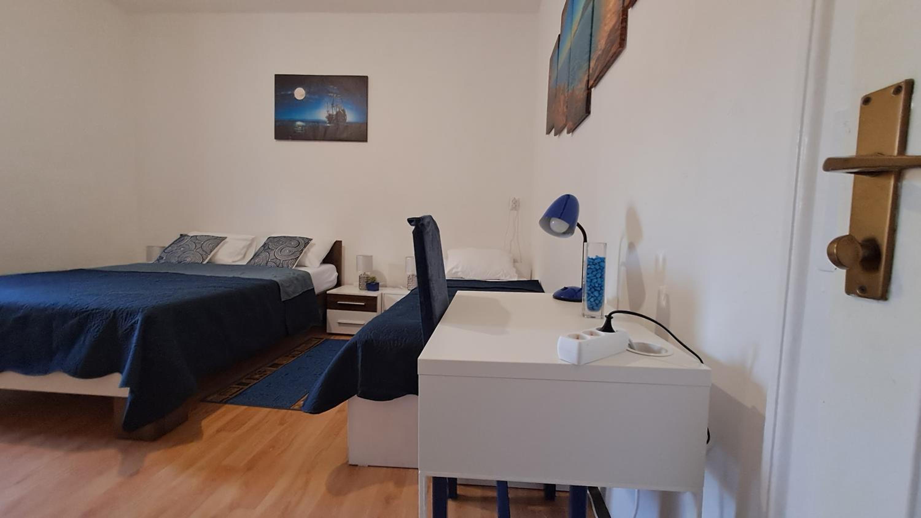 One-Bedroom Apartment photo 2