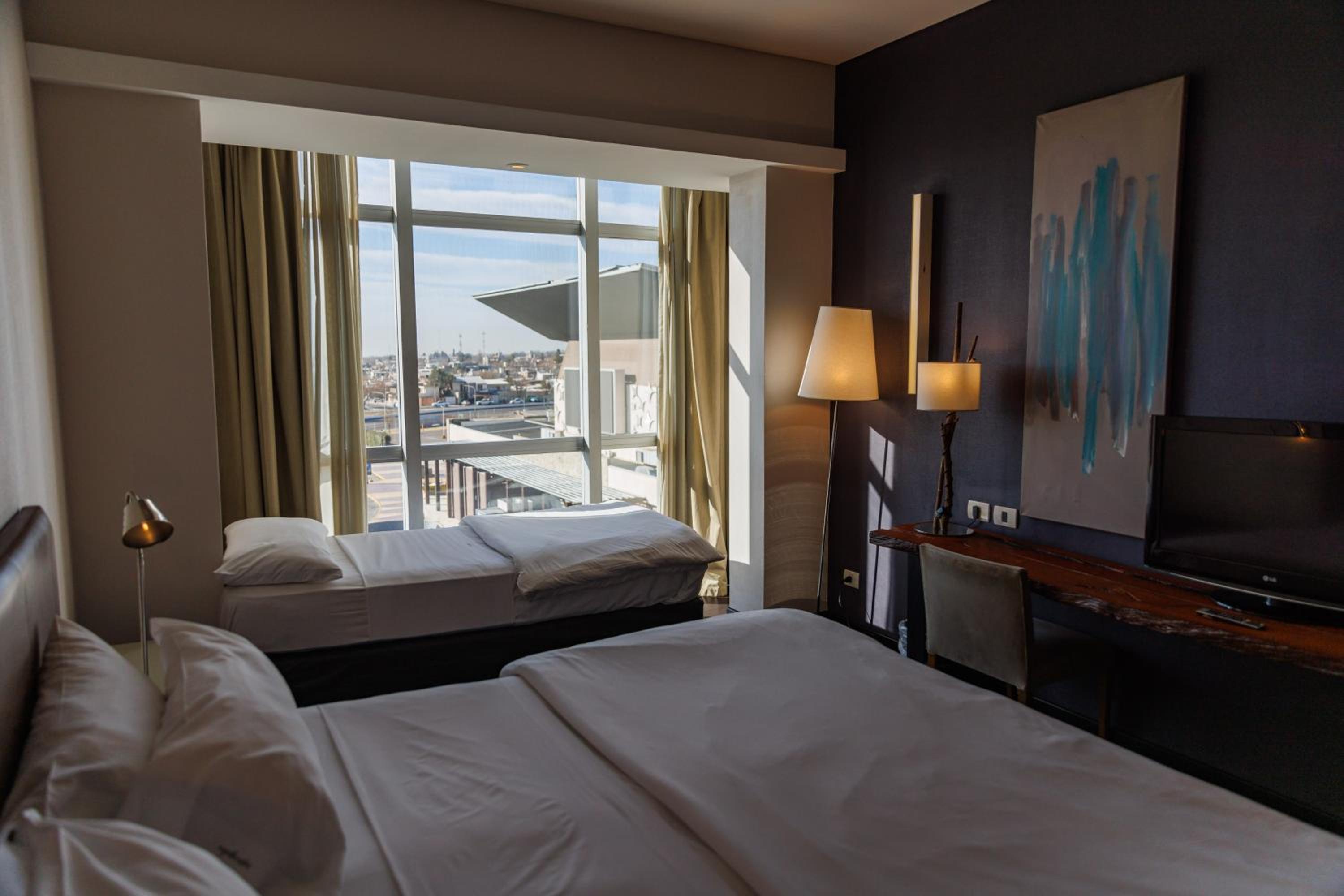 Triple Room thumbnail 5