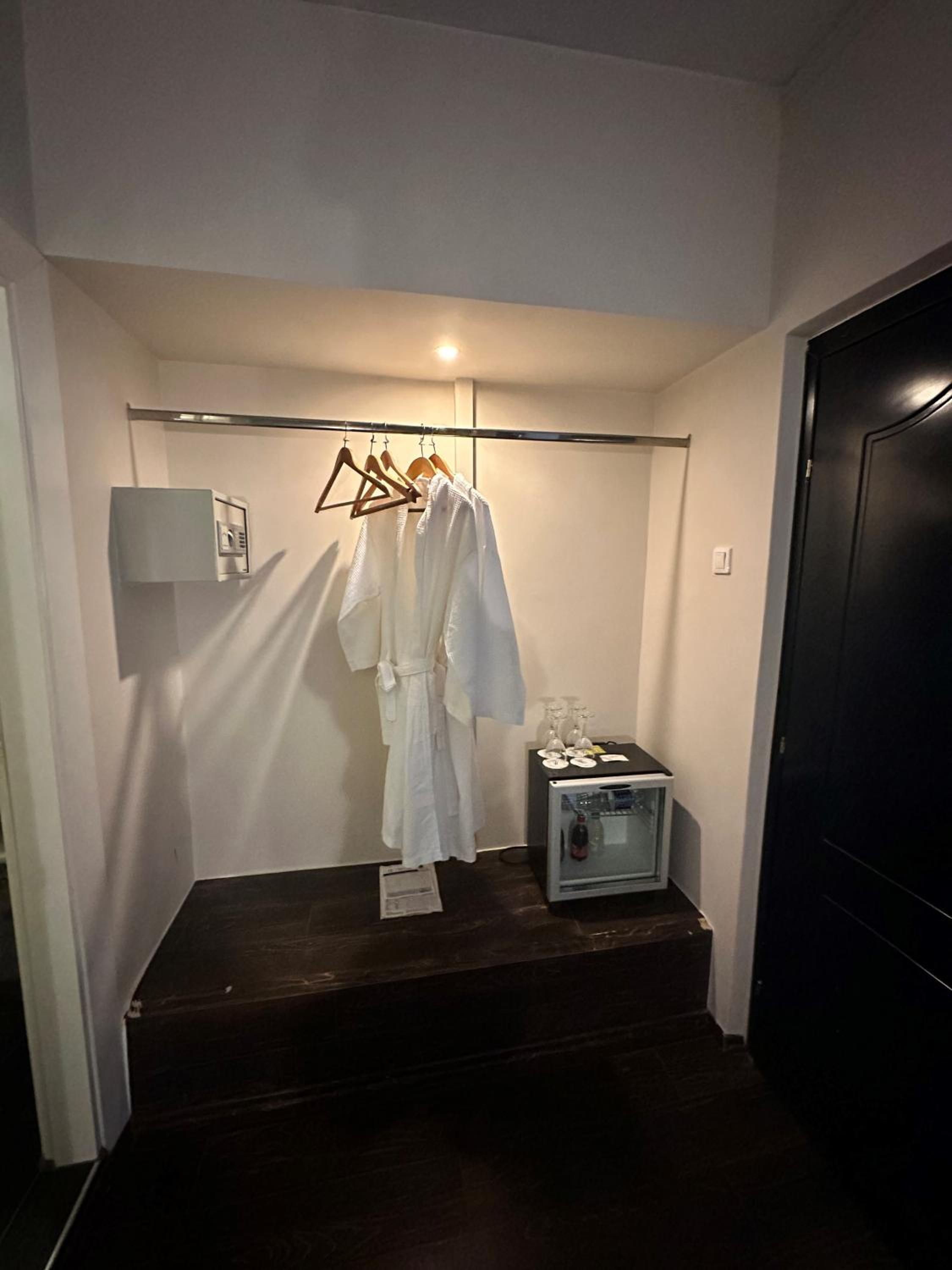 Superior King Suite - Photo 4