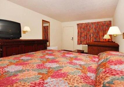 Rodeway Inn Magic Mountain Area