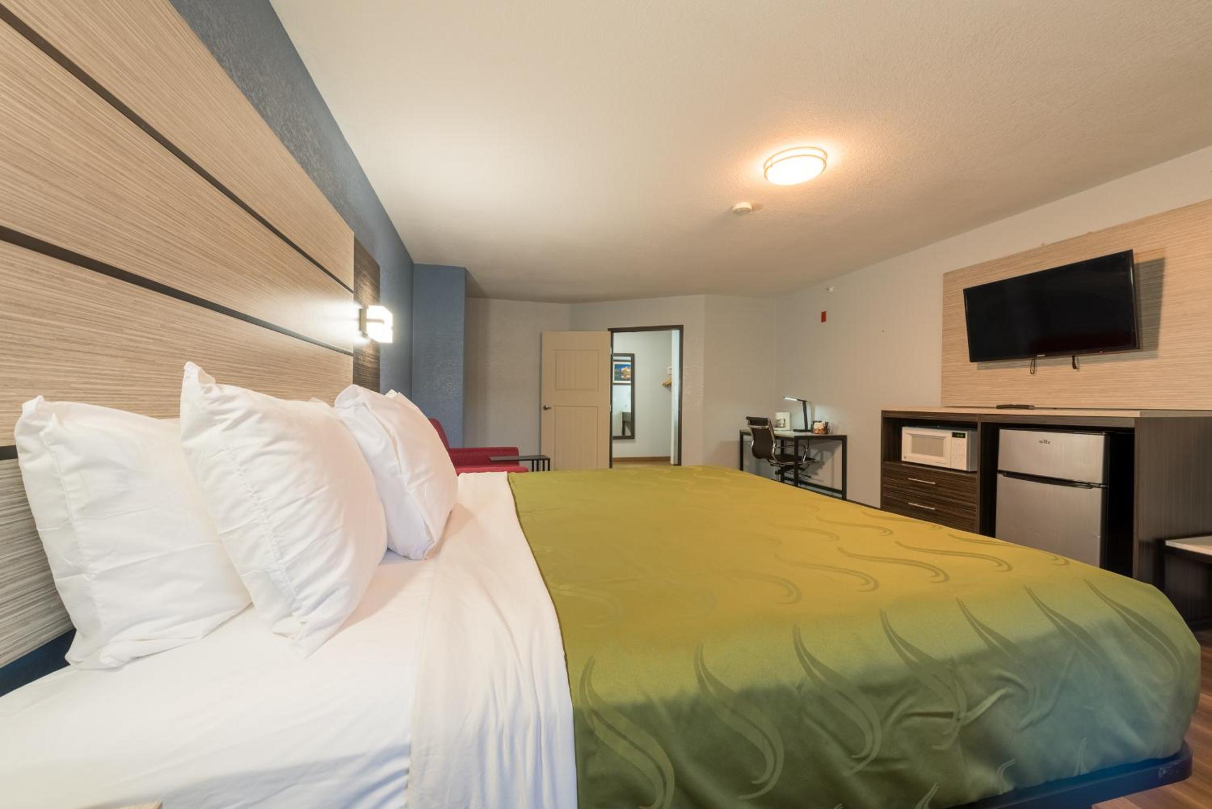 King Room - Non Smoking - Photo 1