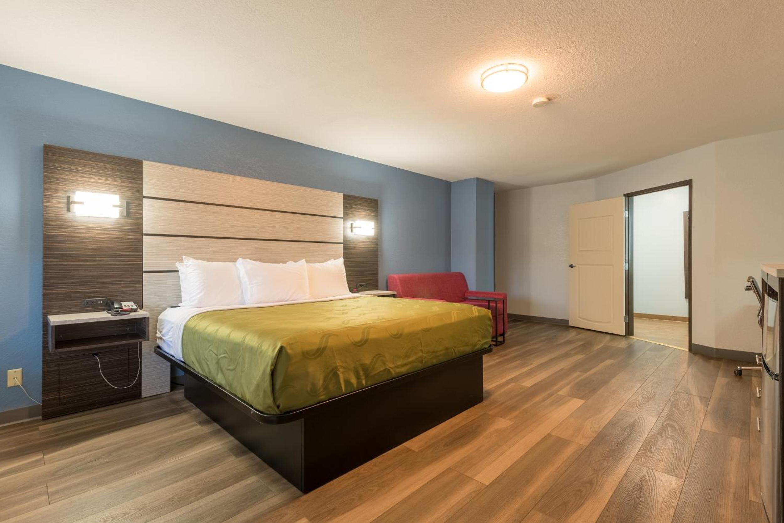 King Room - Non Smoking - Photo 2