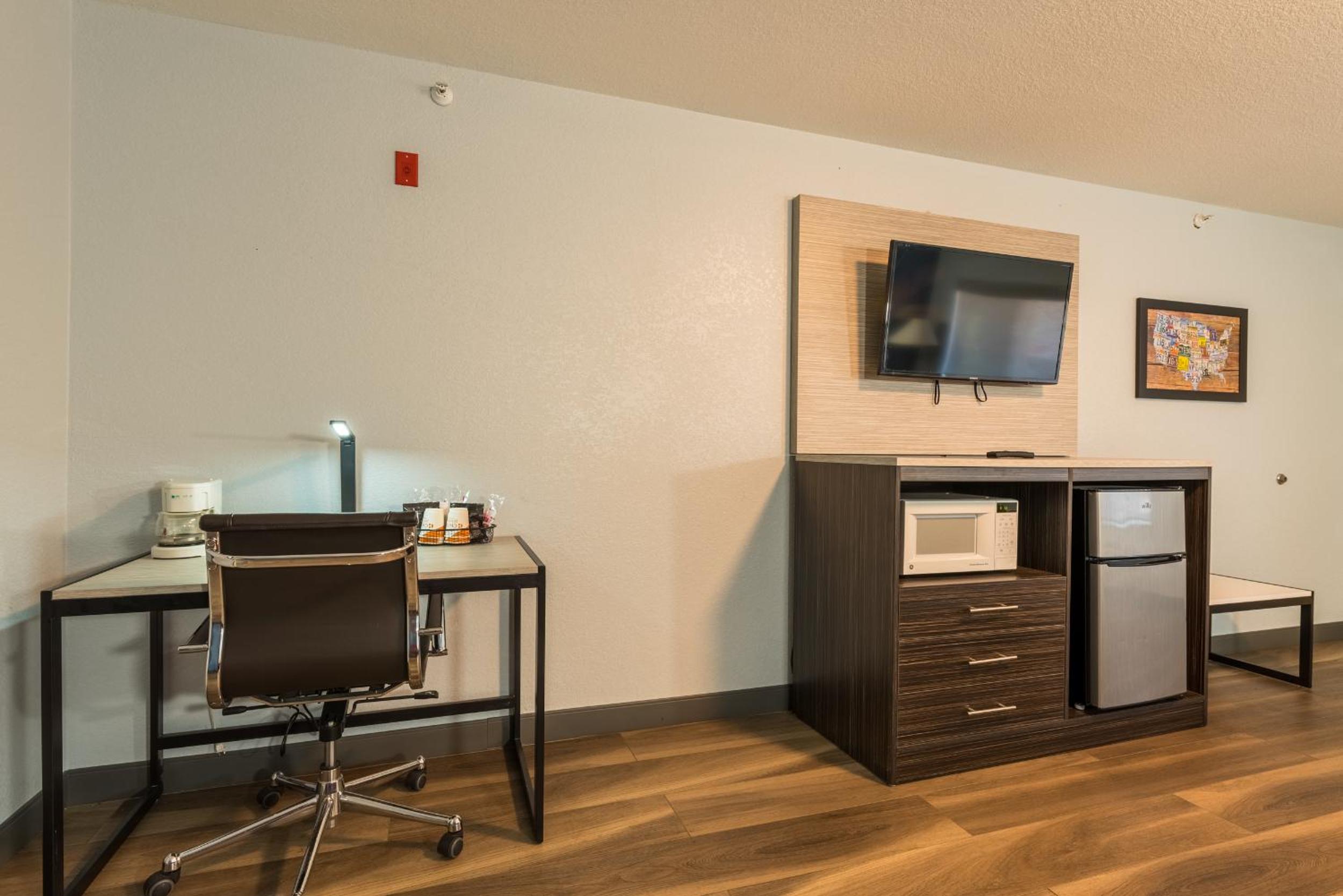 King Room - Non Smoking - Photo 6