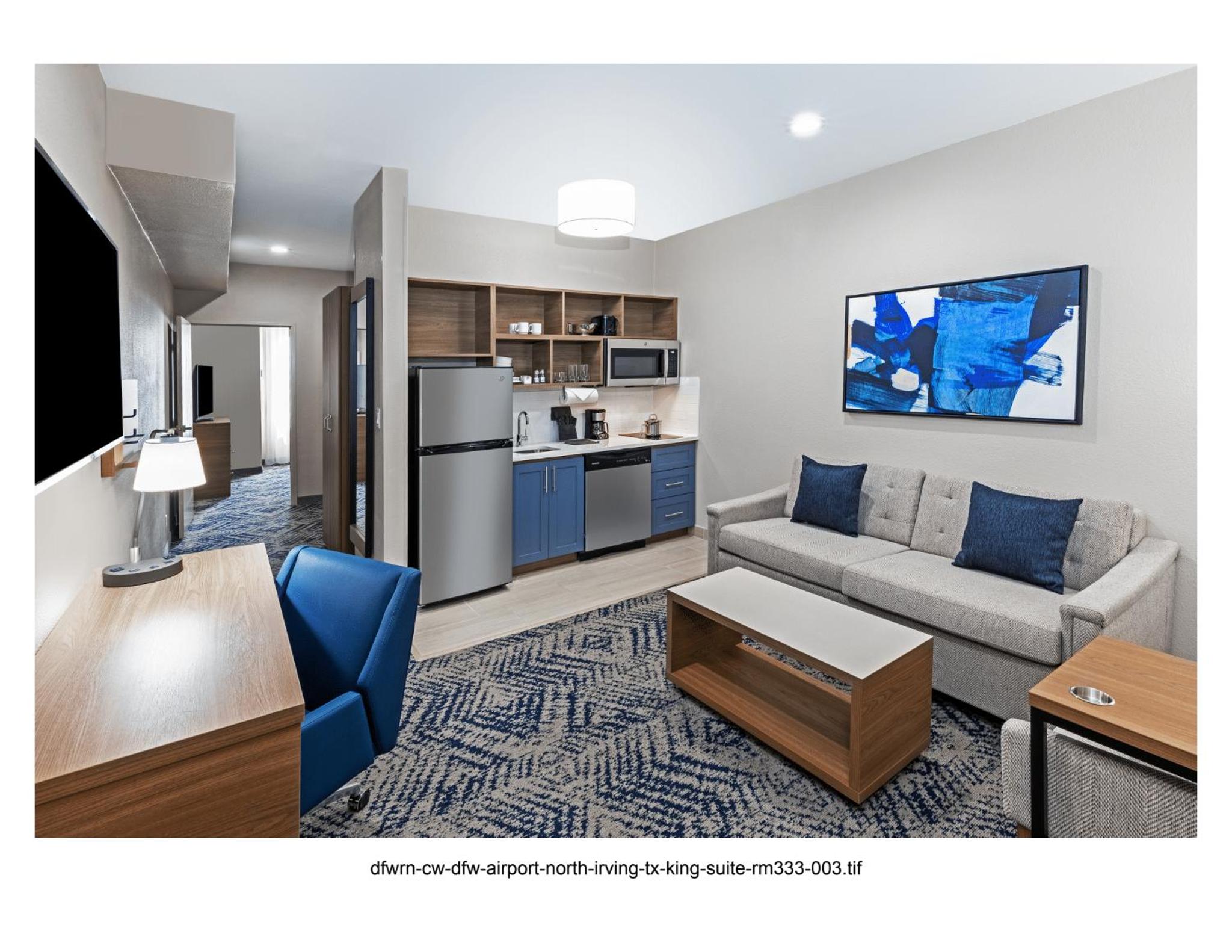 Suite - Photo 1