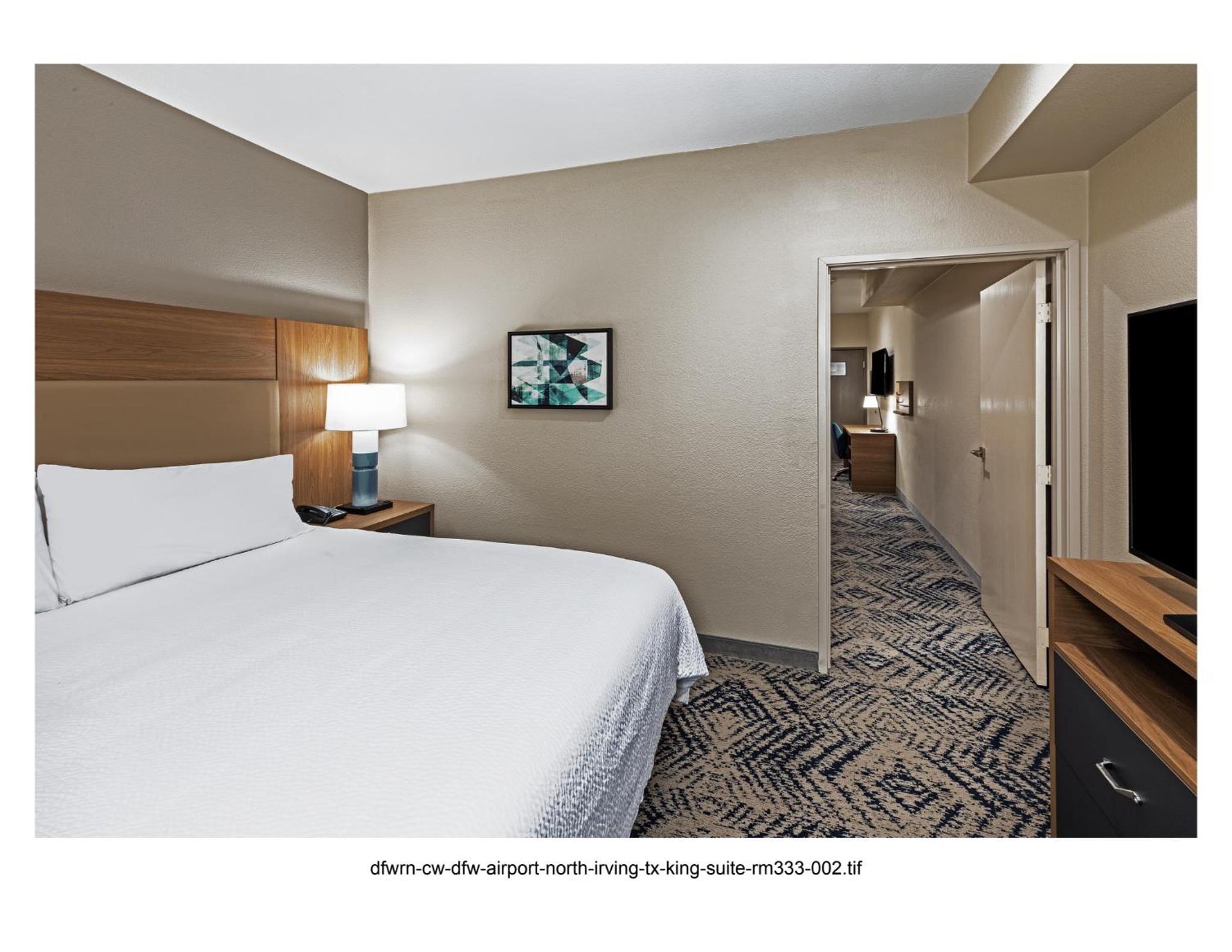 Suite - Photo 8