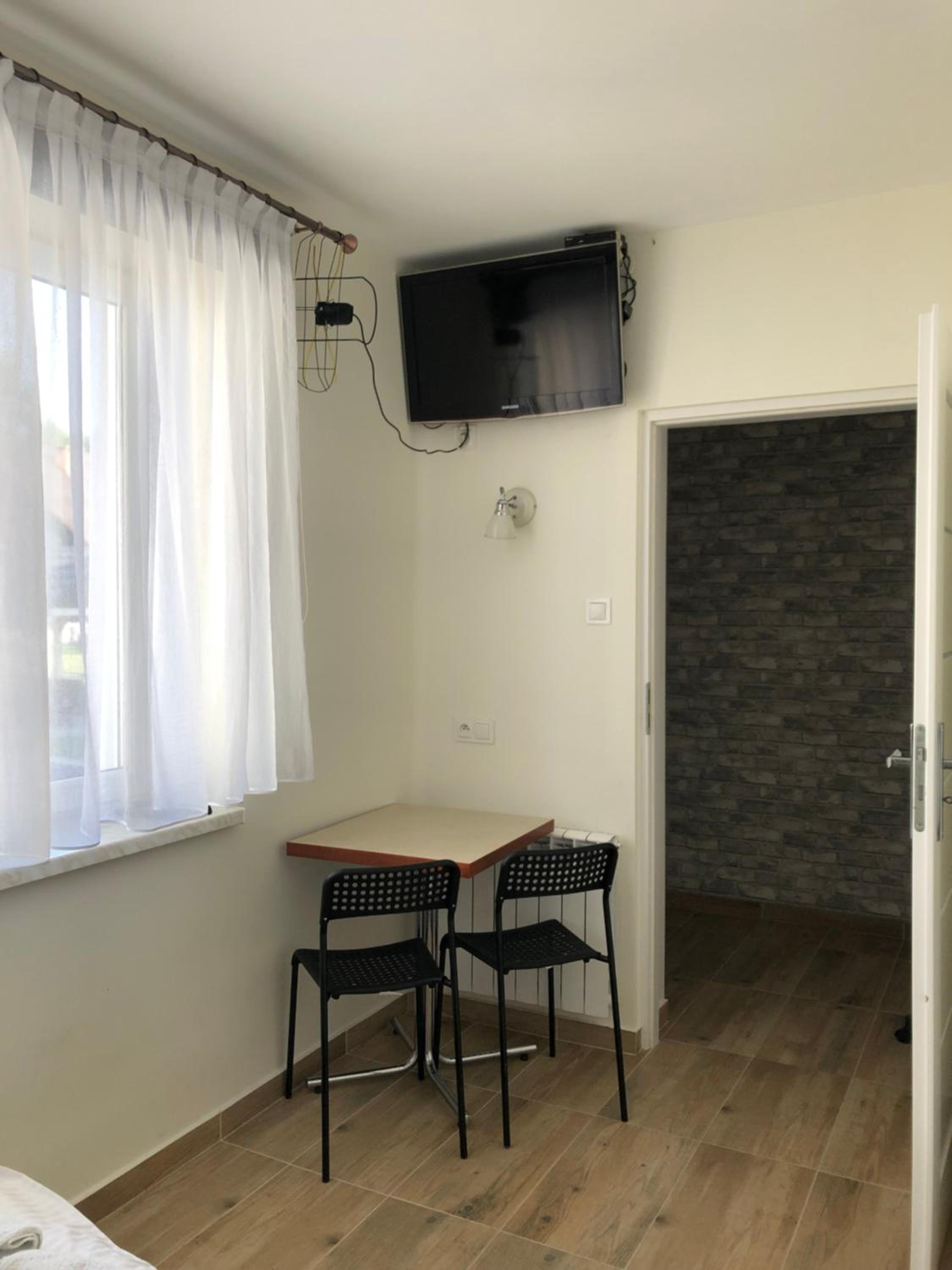 Small Double Room - Photo 2